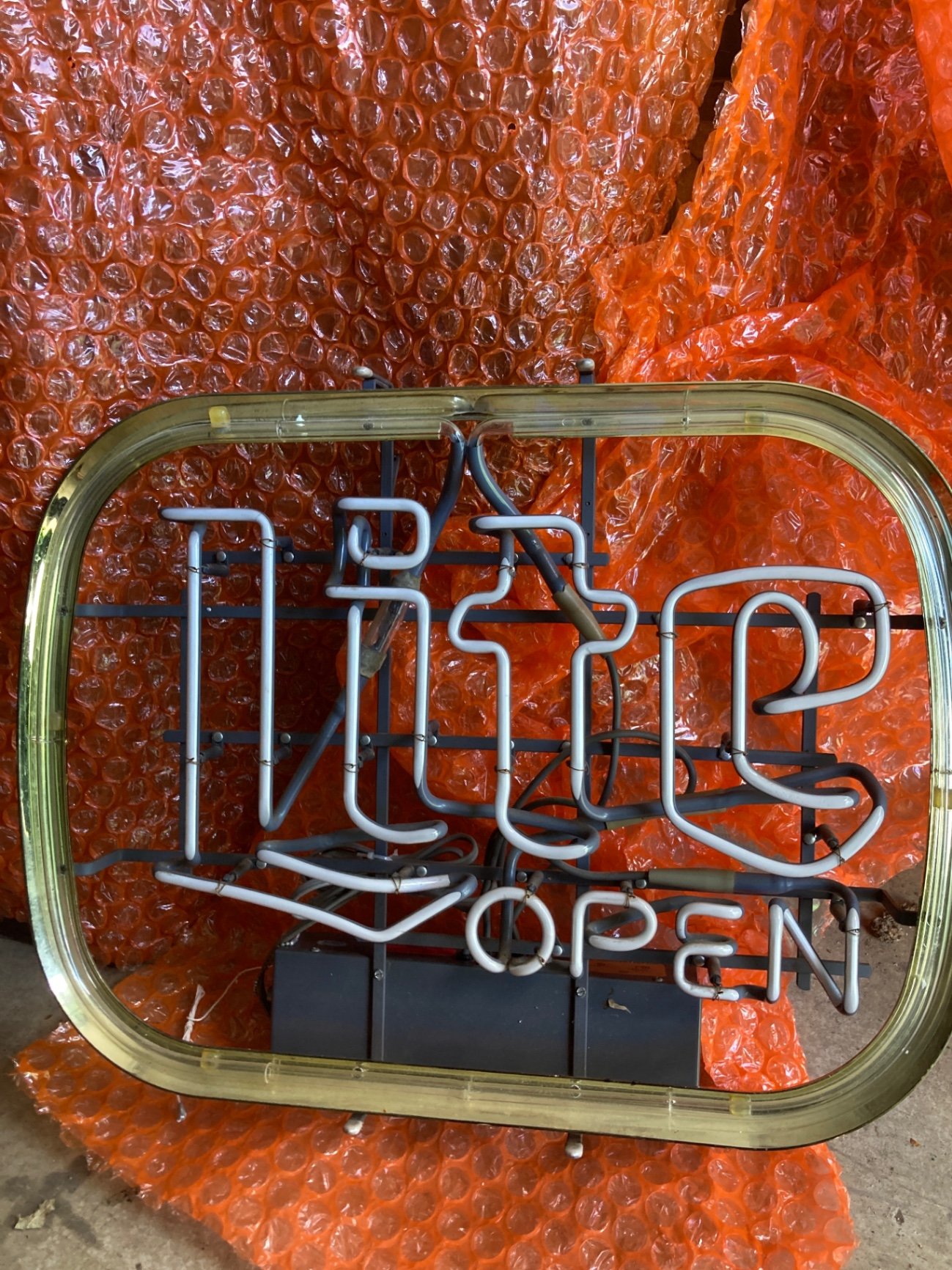 Vintage neon beer sign  - image 2 of 8
