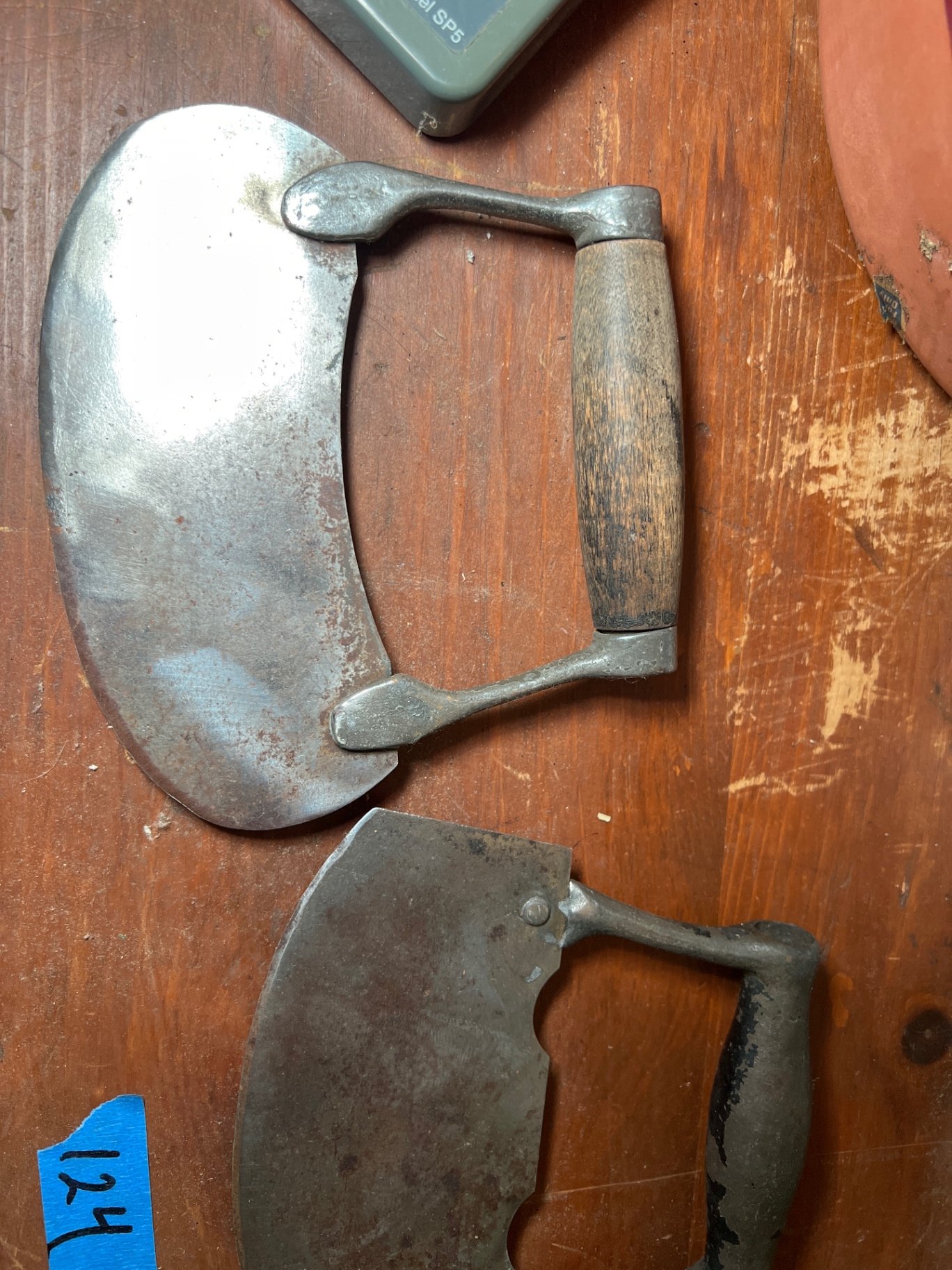 Assorted vintage kitchenware and metal tools - image 5 of 10