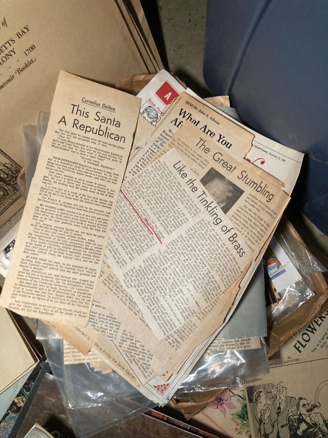 Collection of vintage magazines, programs, and ephemera - image 11 of 13