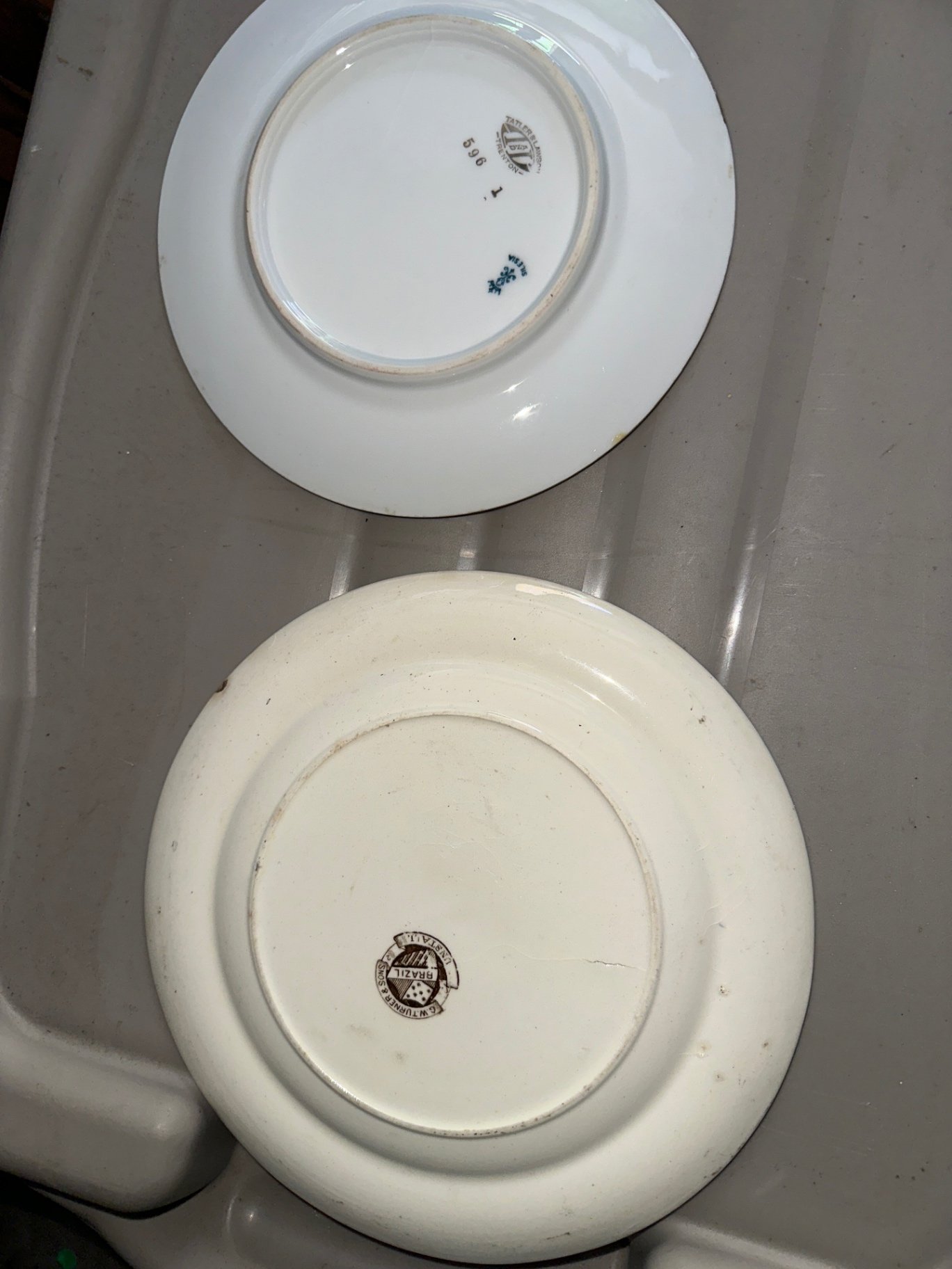 Assorted decorative ceramic plates - image 2 of 9