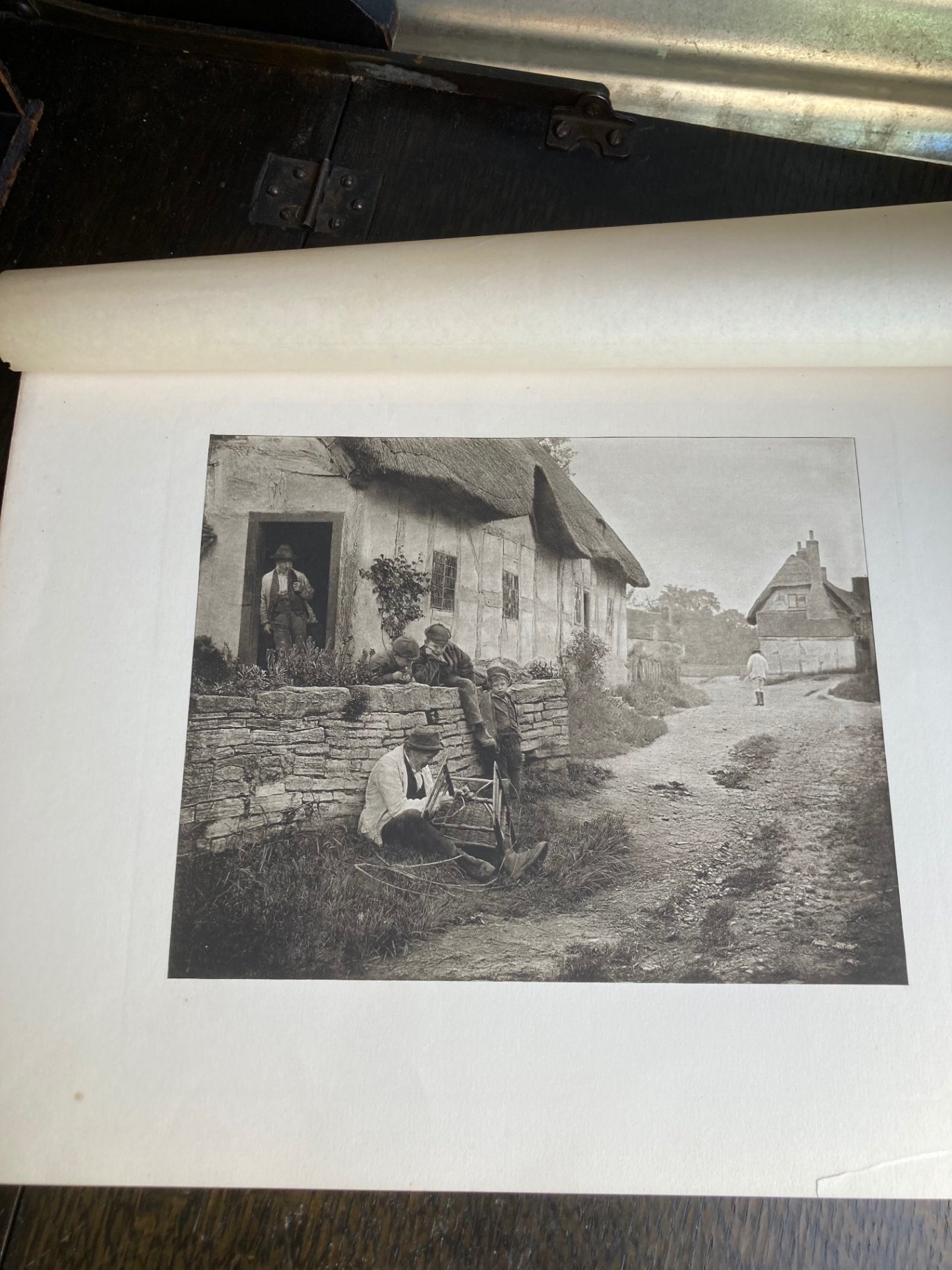Assorted vintage photographs and art prints - image 7 of 19