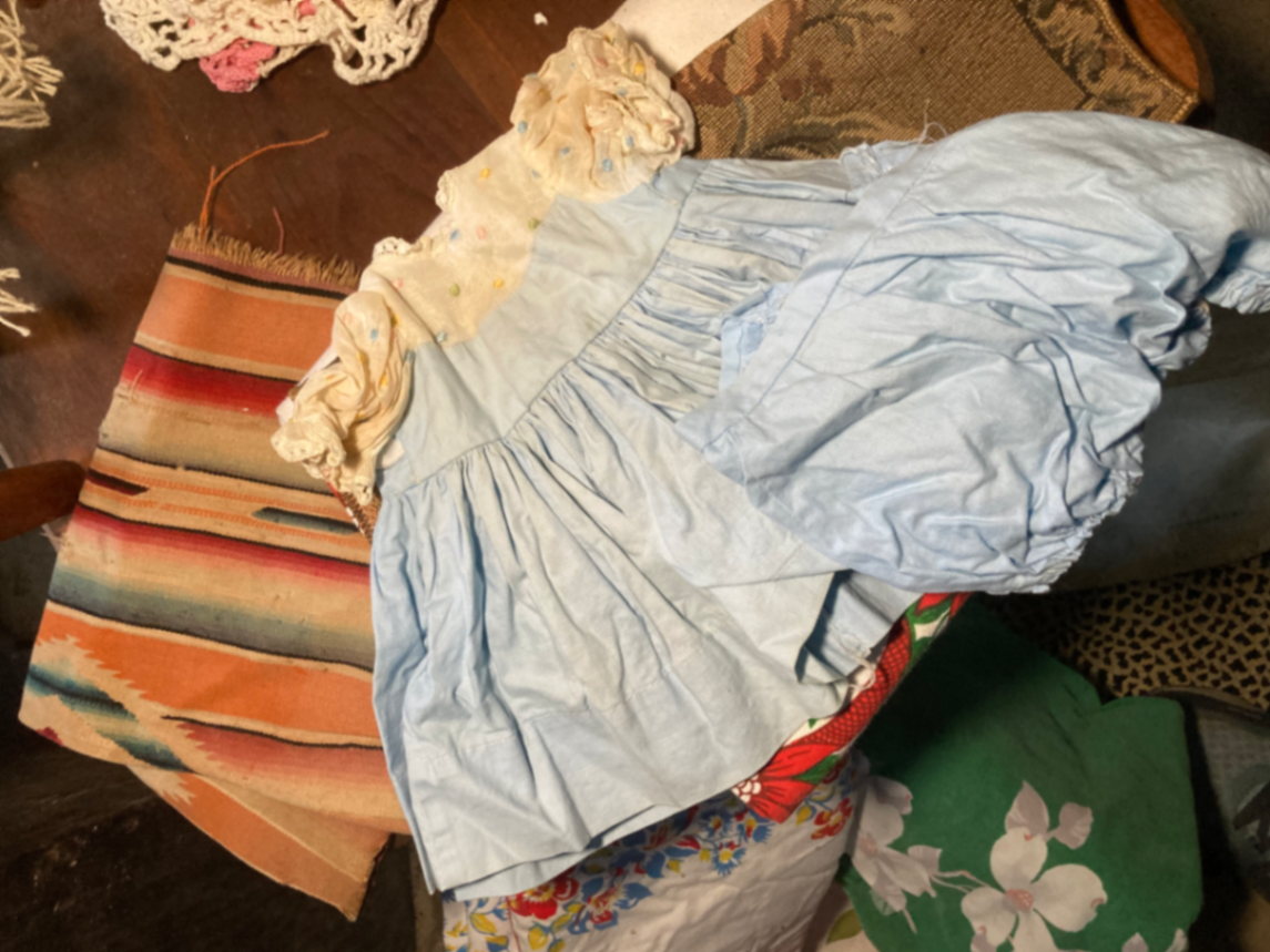 Assorted vintage textiles and crocheted items - image 2 of 12