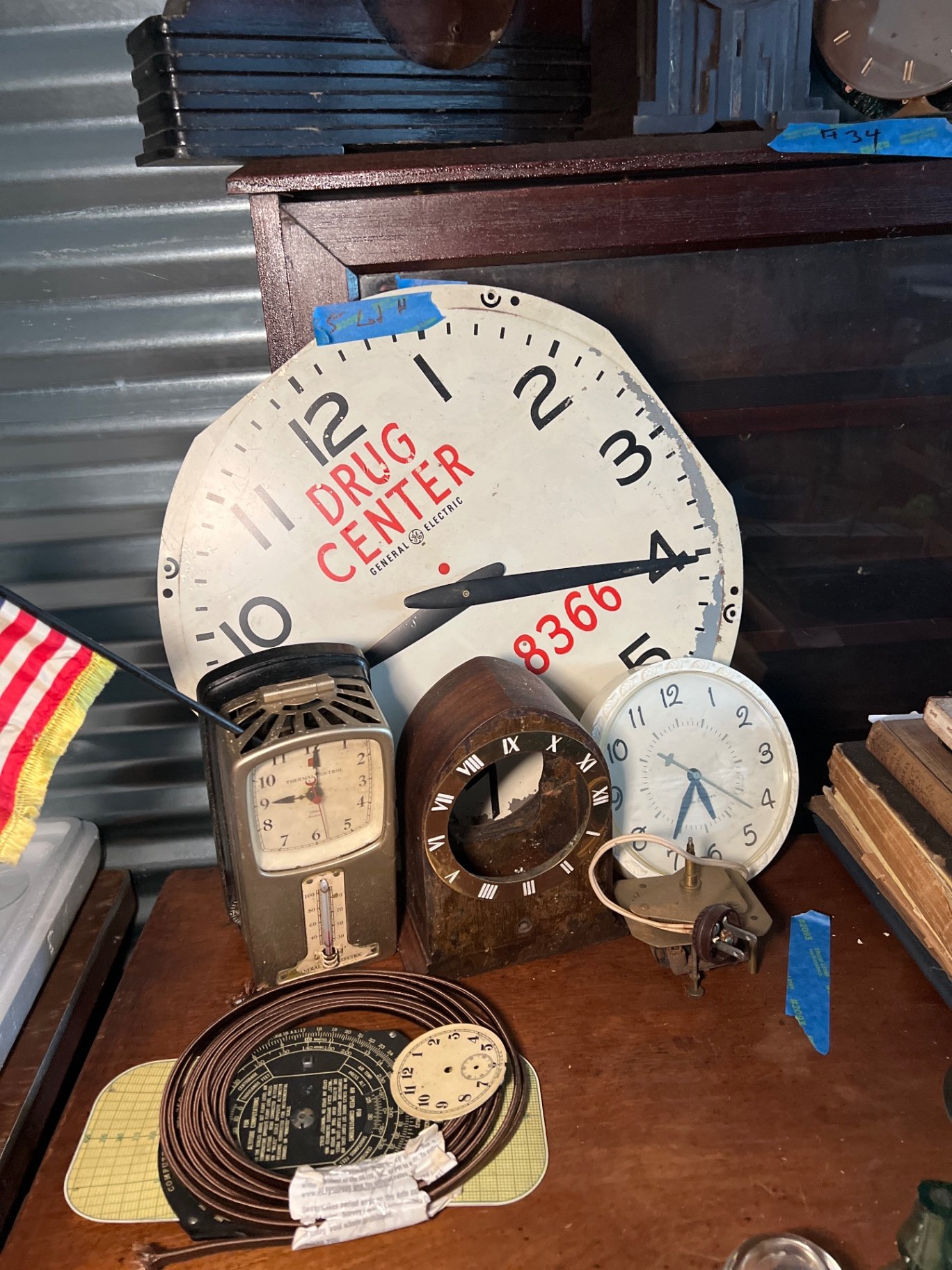 Vintage clocks and navigation instruments - image 1 of 9