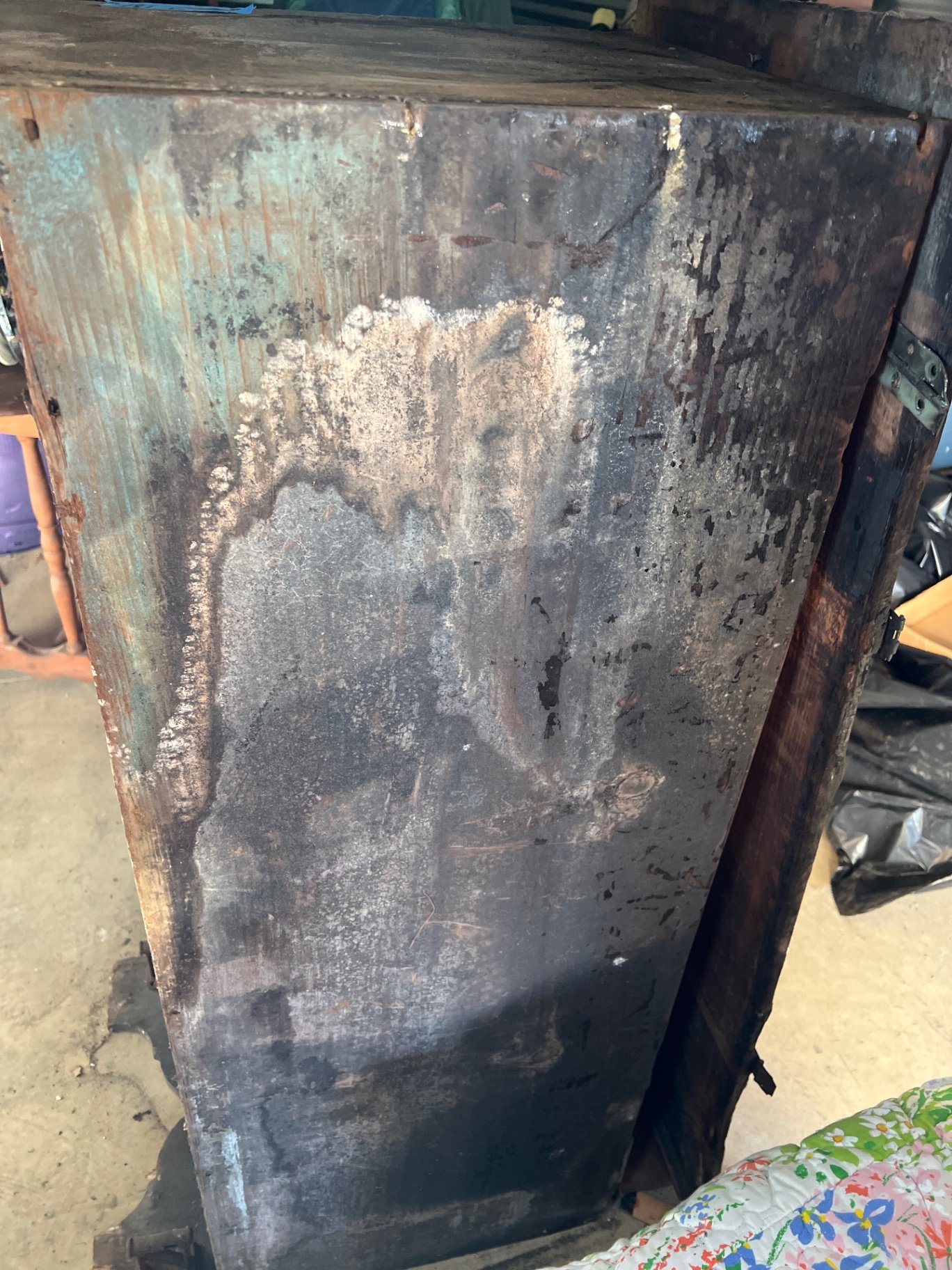 Wooden trunk with rusted metal legs and detached top - image 3 of 8