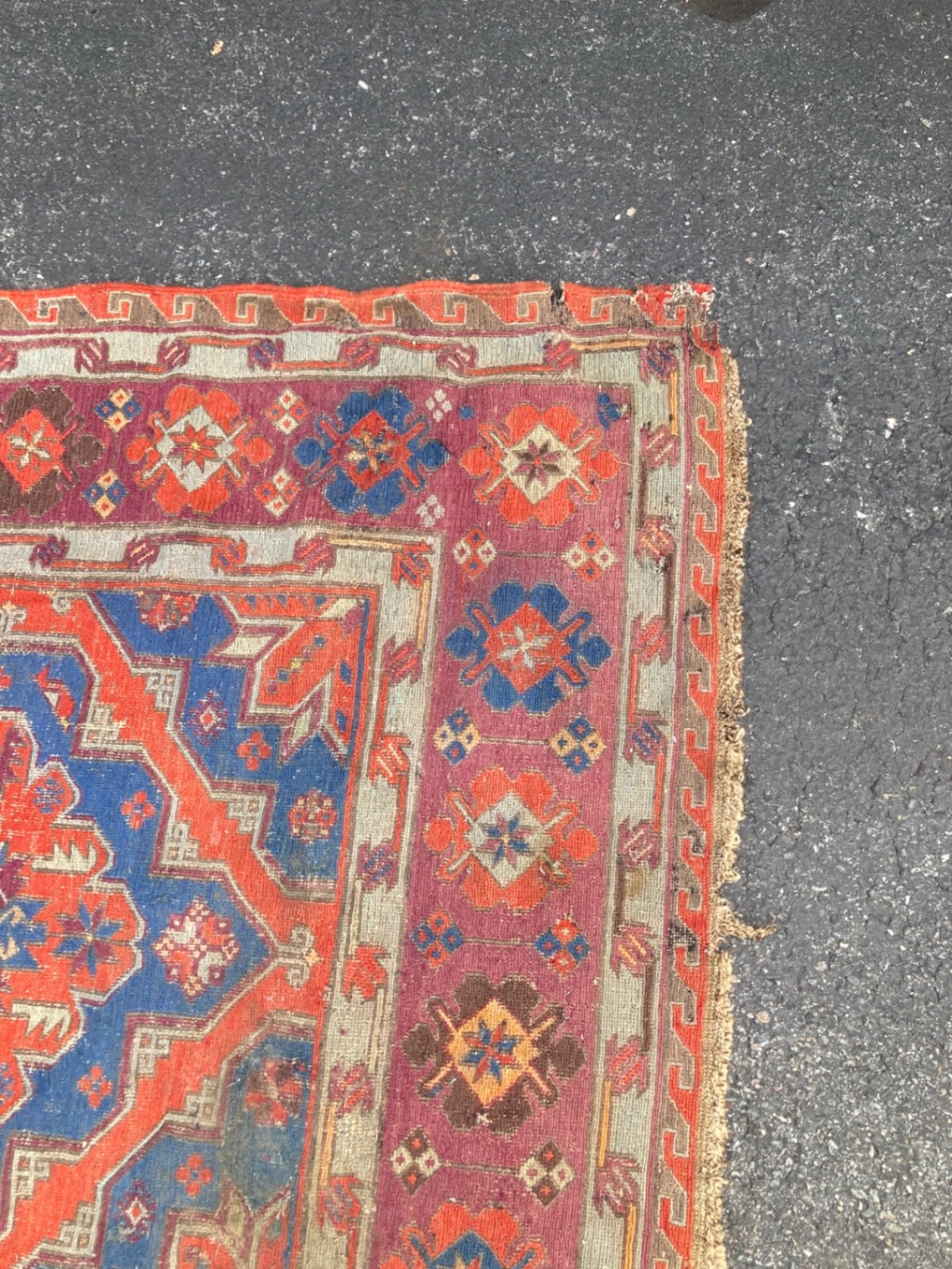 Persian-style geometric area rug - image 4 of 6