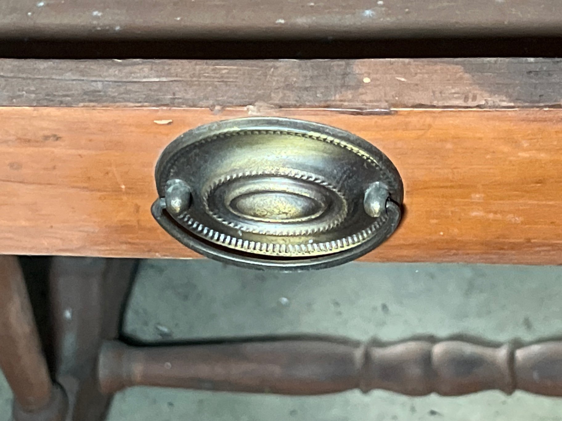 Oval wooden table with turned legs - image 4 of 6