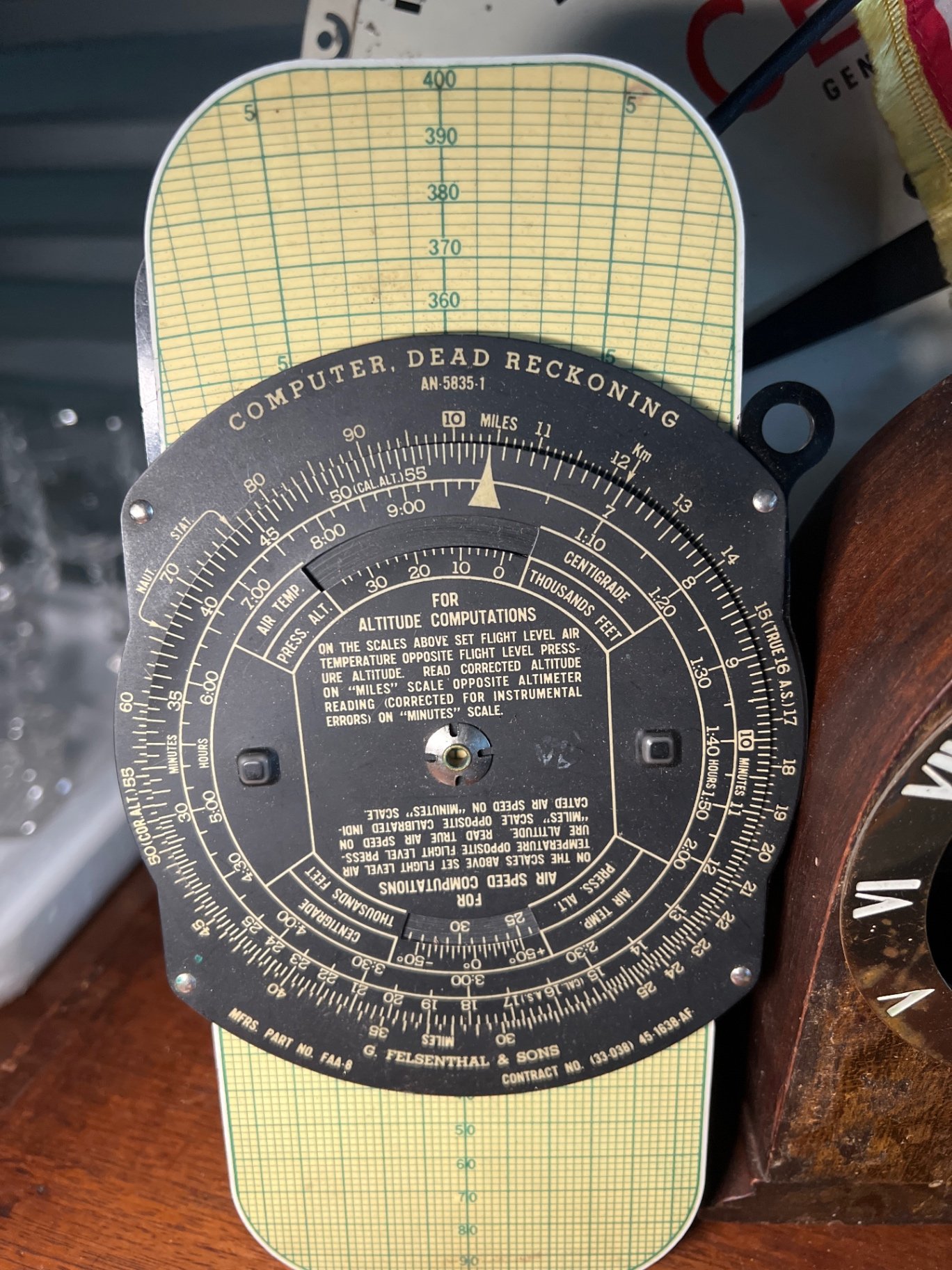 Vintage clocks and navigation instruments - image 8 of 9
