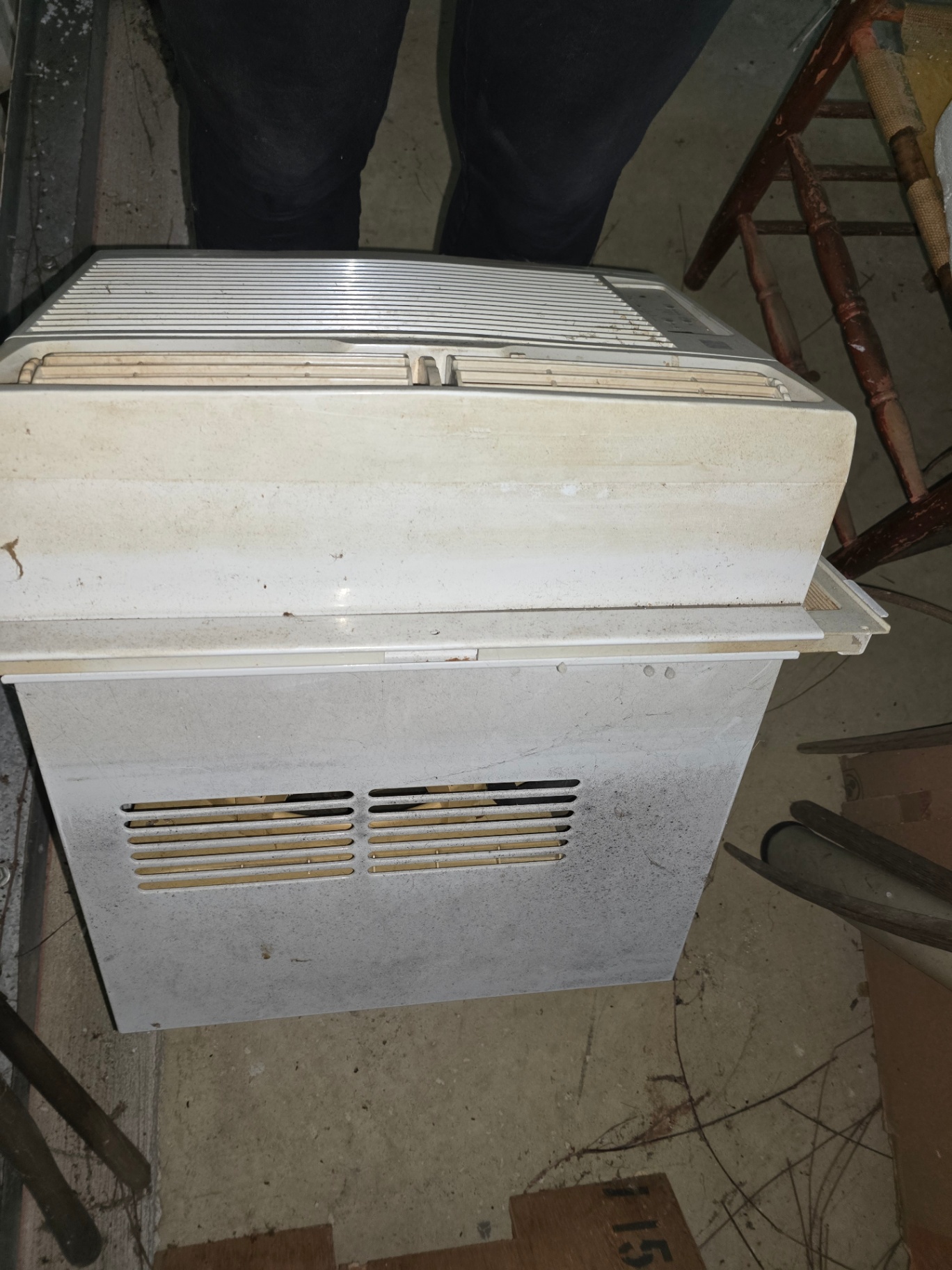 Frigidaire window air conditioner - image 6 of 6