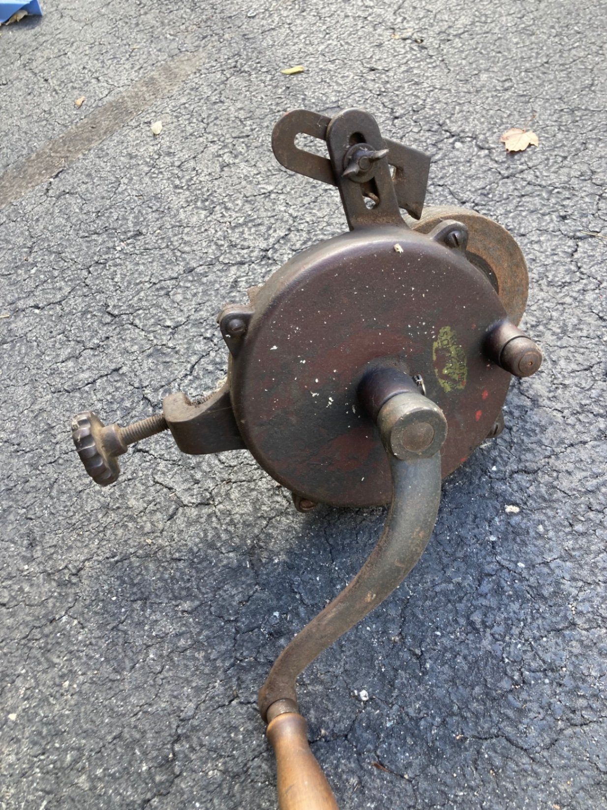 Rusty vintage hand-cranked workshop tool with wheel and clamp - image 2 of 6