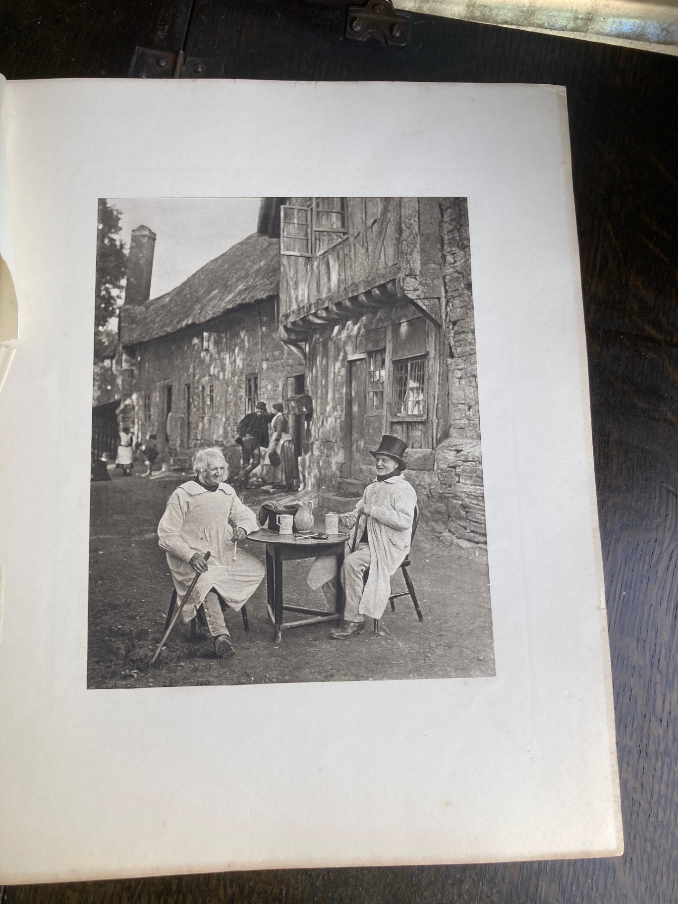 Assorted vintage photographs and art prints - image 11 of 19
