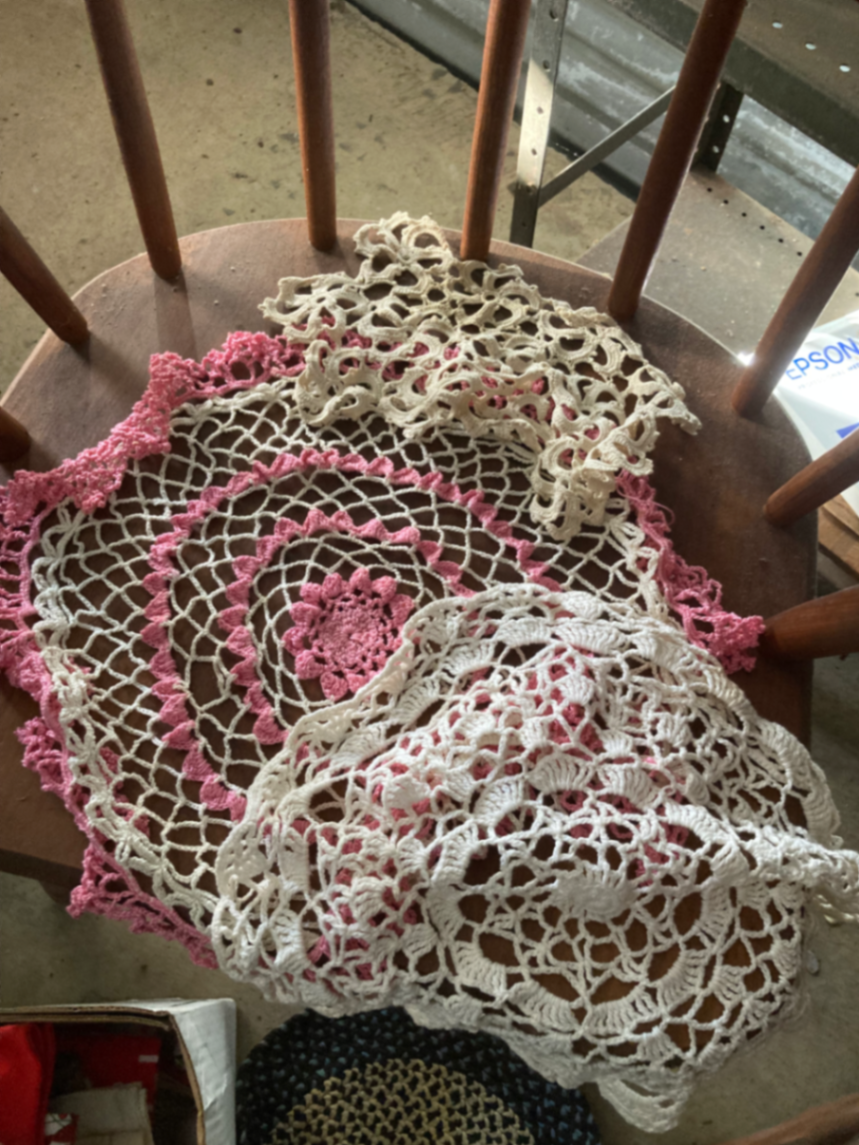 Assorted vintage textiles and crocheted items - image 5 of 12