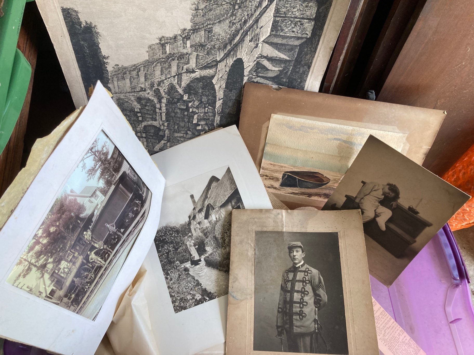 Assorted vintage photographs and art prints - image 6 of 19