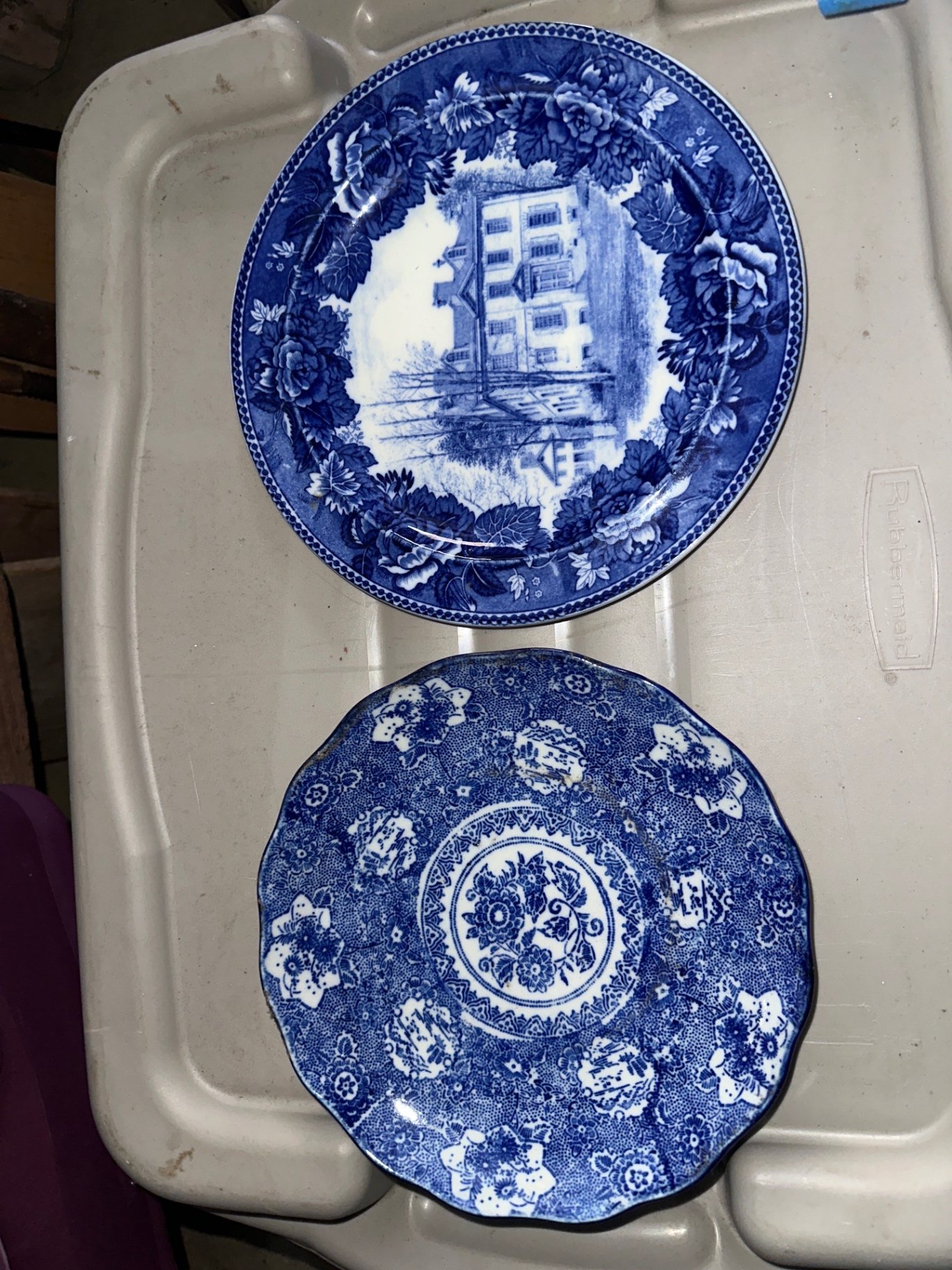 Assorted decorative ceramic plates - image 5 of 9