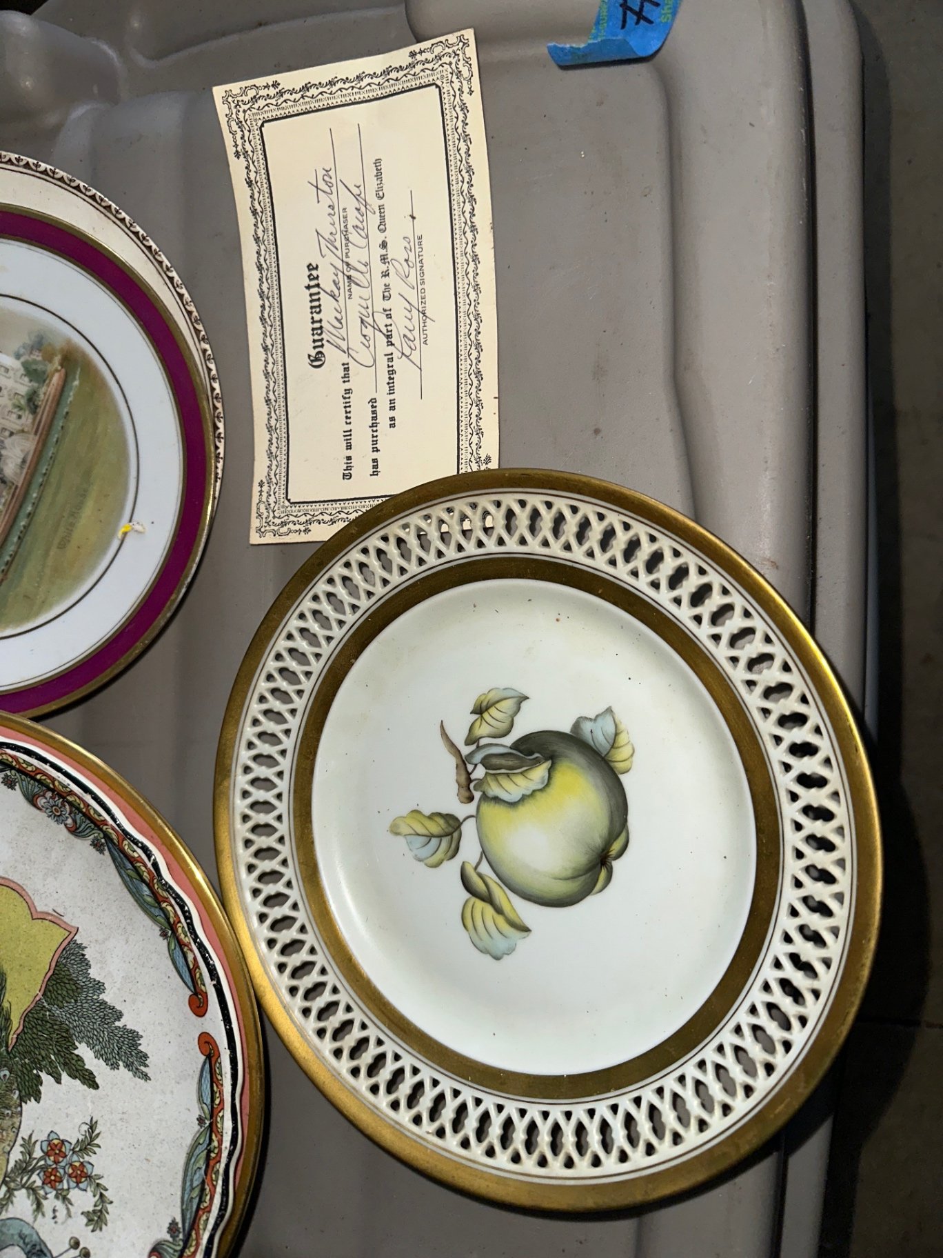Assorted decorative ceramic plates - image 4 of 9
