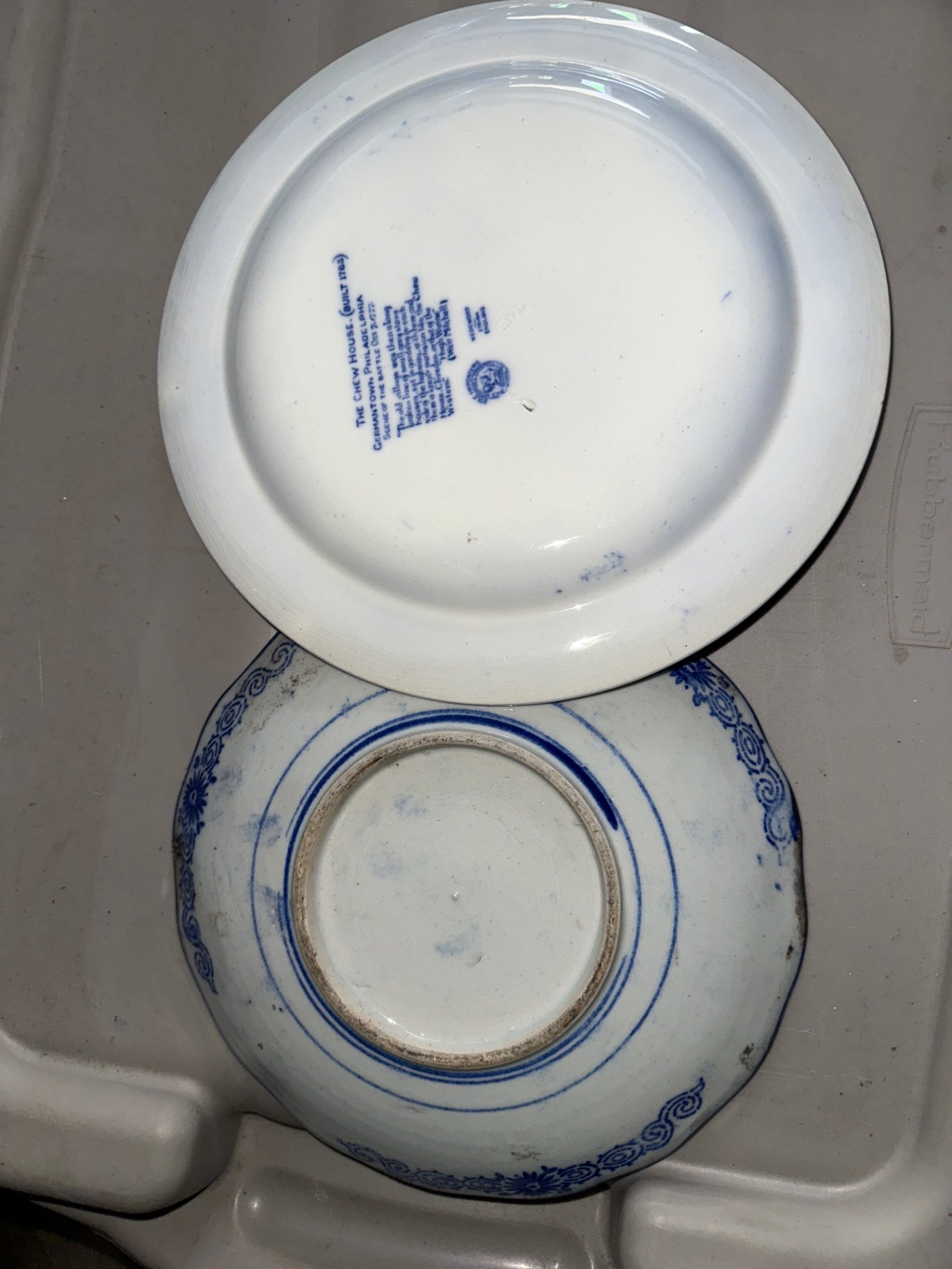 Assorted decorative ceramic plates - image 3 of 9