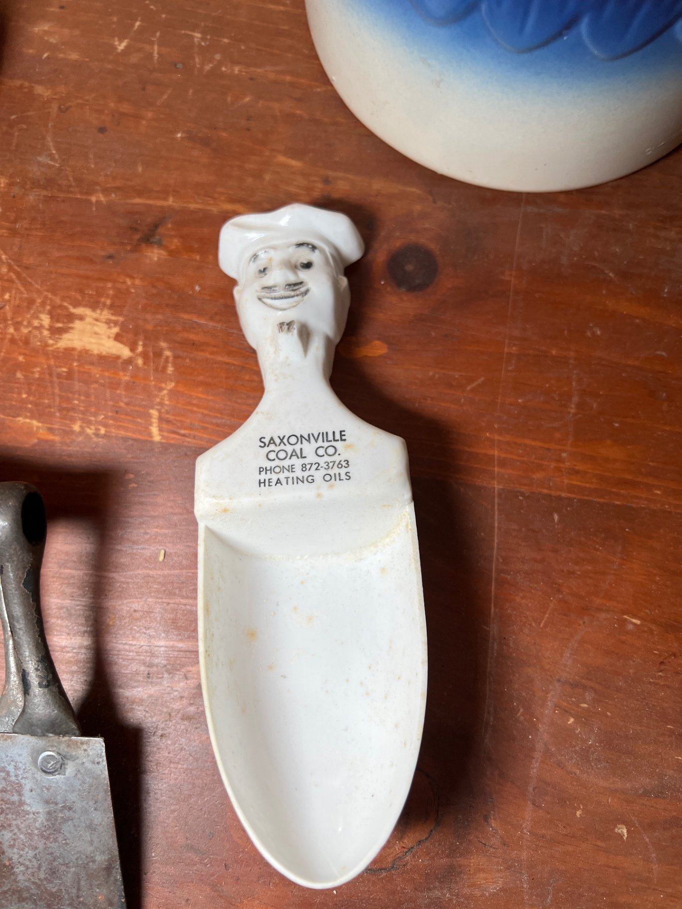 Assorted vintage kitchenware and metal tools - image 3 of 10