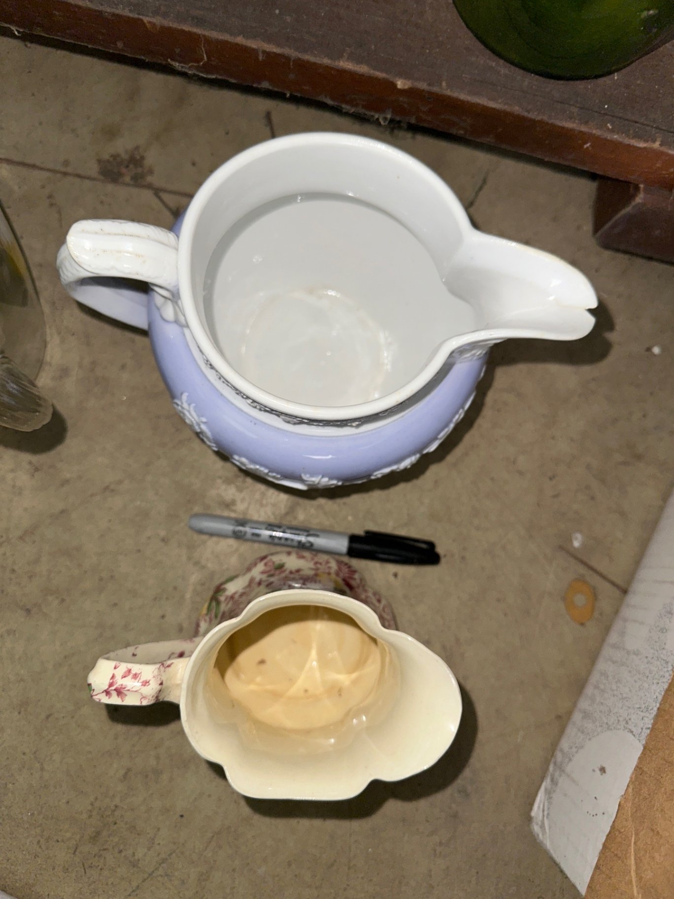 Assorted vintage ceramic and glass pitchers and jugs - image 3 of 6