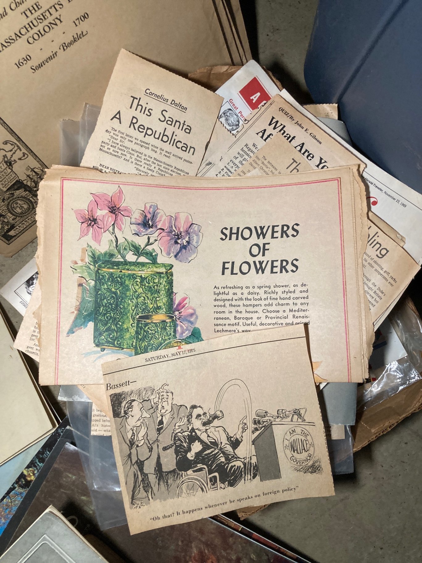 Collection of vintage magazines, programs, and ephemera - image 9 of 13