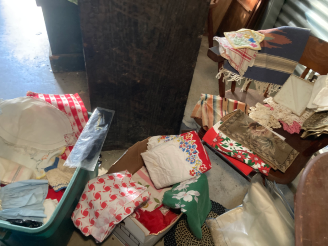 Assorted vintage textiles and crocheted items - image 3 of 12