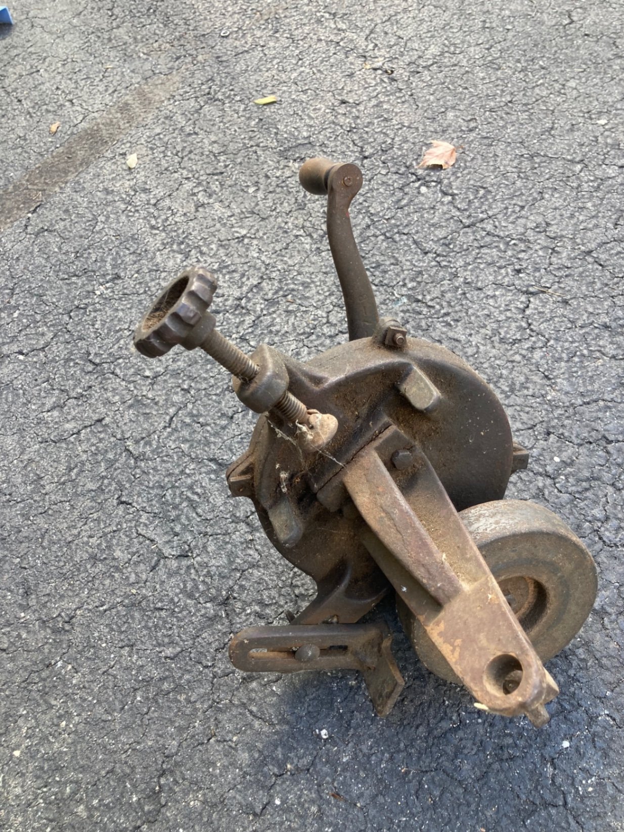 Rusty vintage hand-cranked workshop tool with wheel and clamp - image 3 of 6