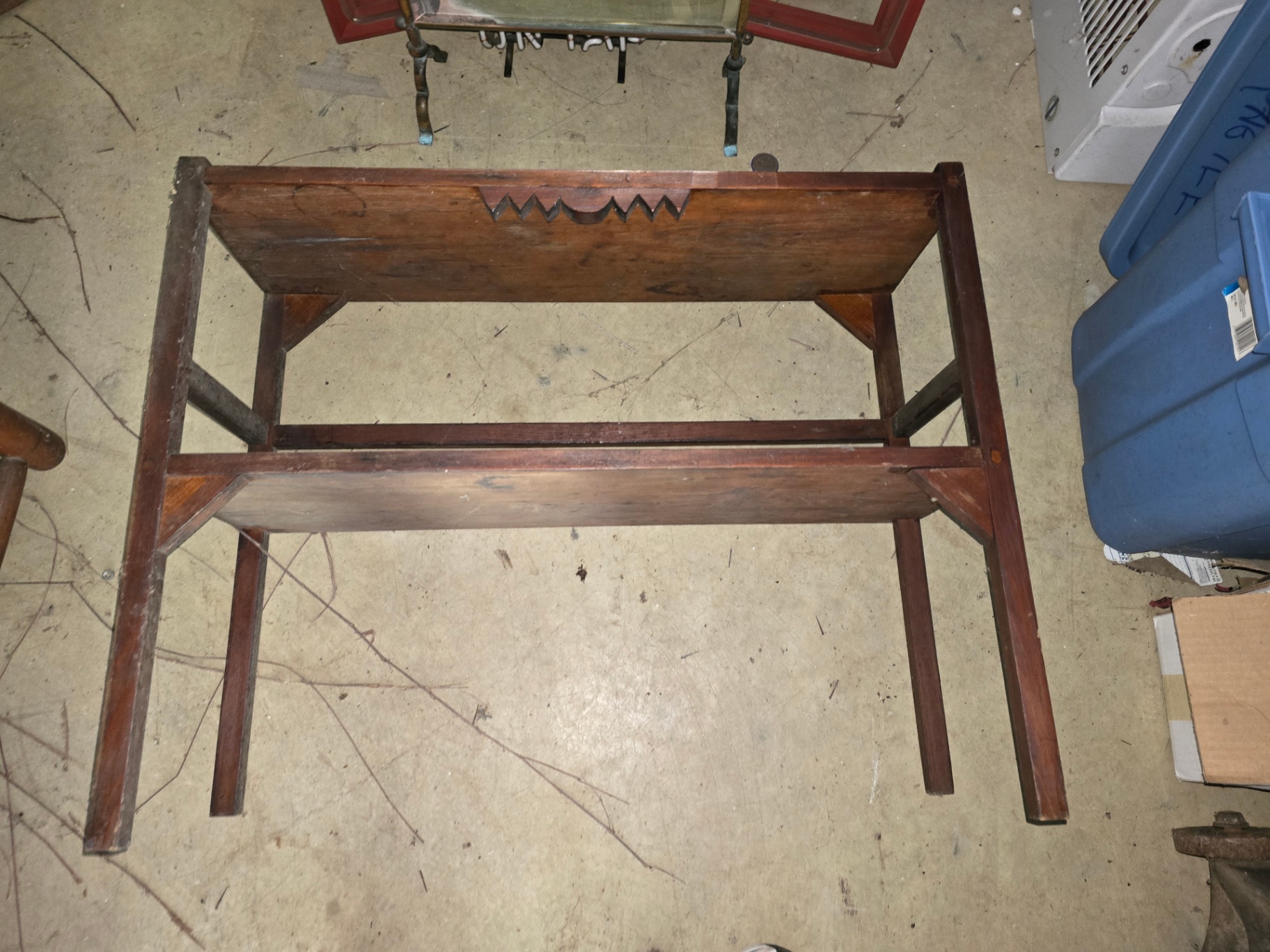Two-tier wooden shelf with zigzag edge - image 2 of 11