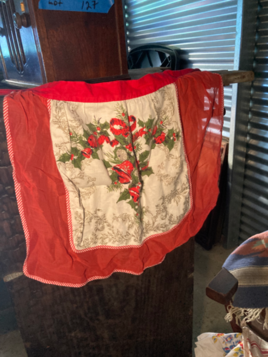 Assorted vintage textiles and crocheted items - image 4 of 12