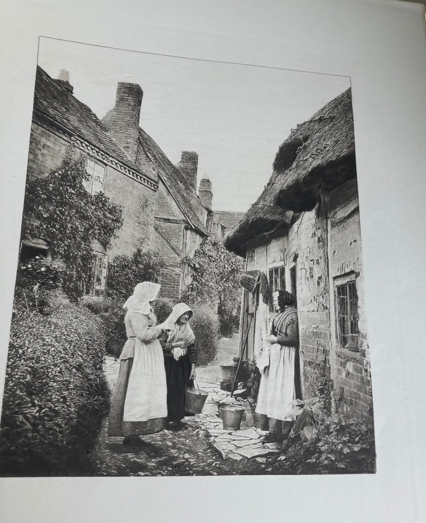Assorted vintage photographs and art prints - image 5 of 19