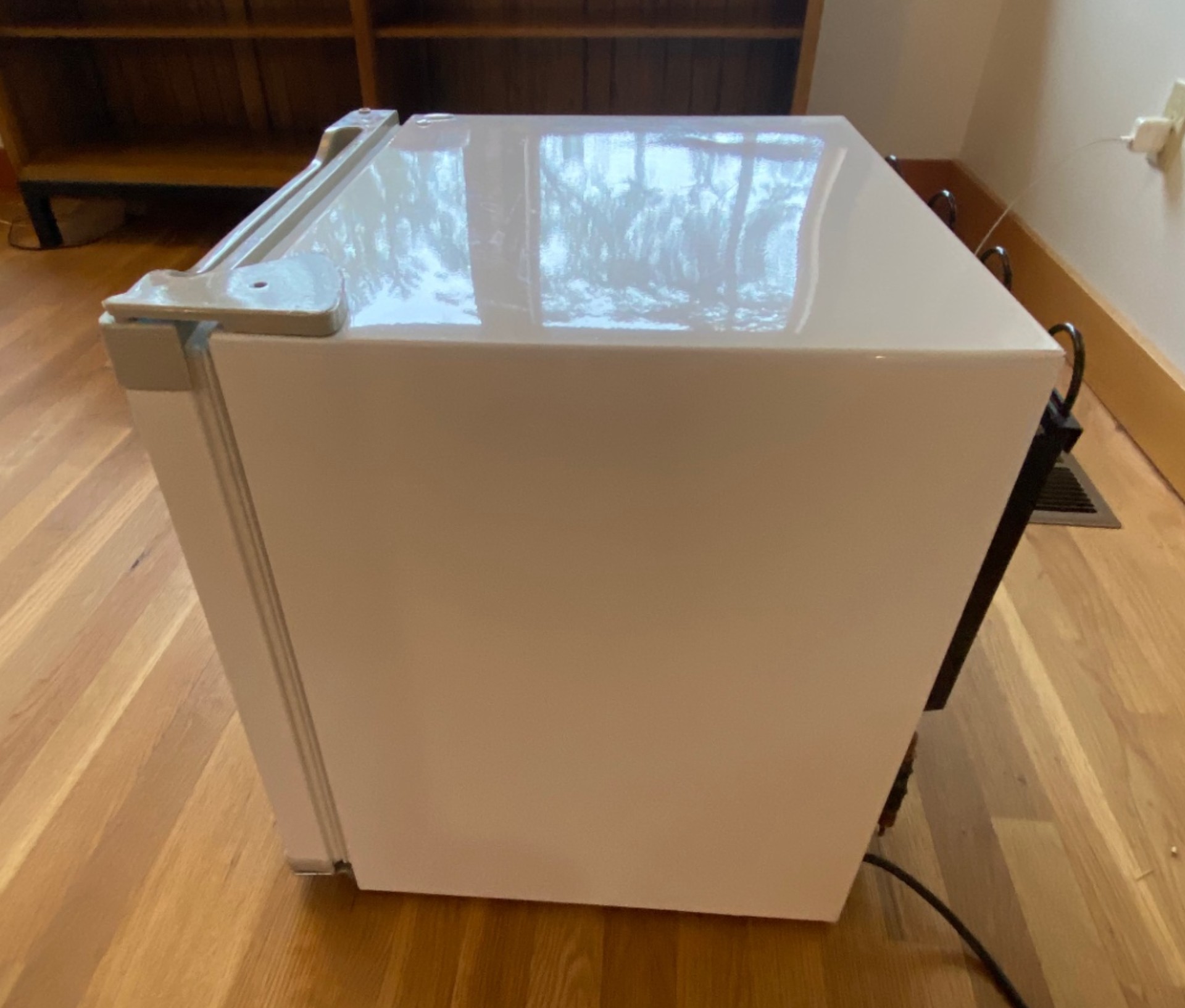 White Mini-Freezer from Haier - image 6 of 8