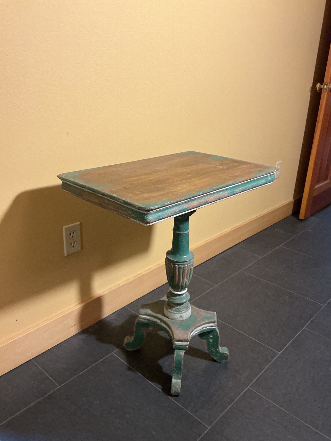 Small shabby side table - image 3 of 6