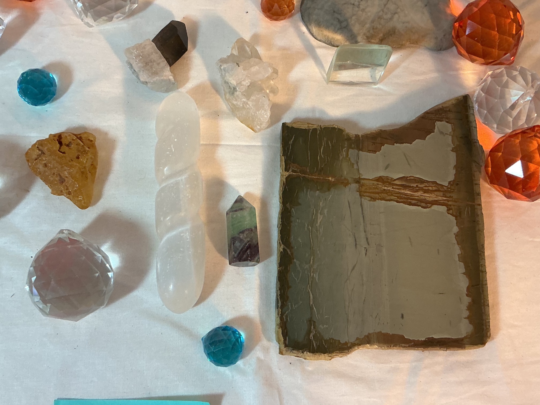 Crystals and rocks - image 2 of 4