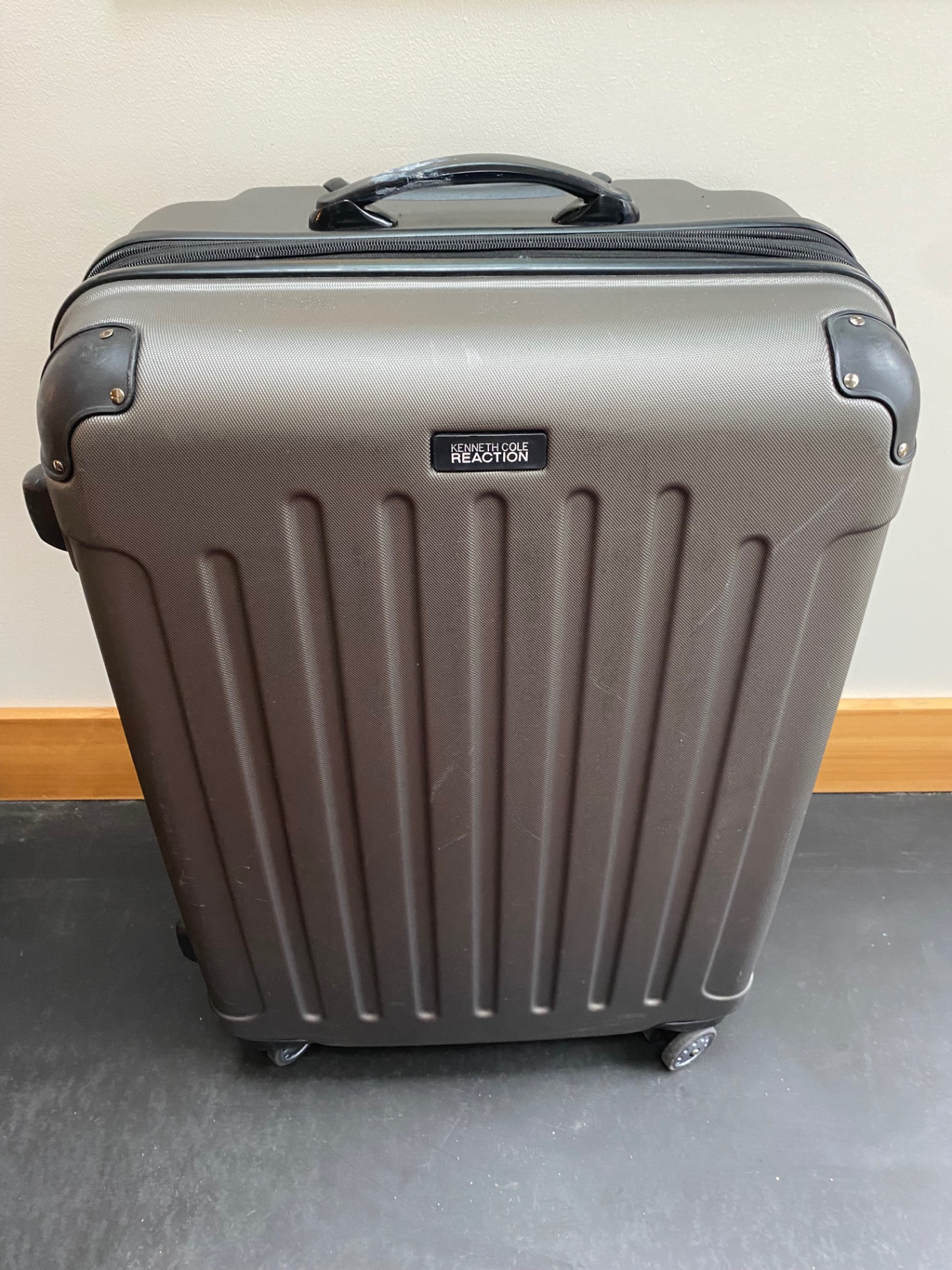 Hard and Soft Luggage - image 3 of 6