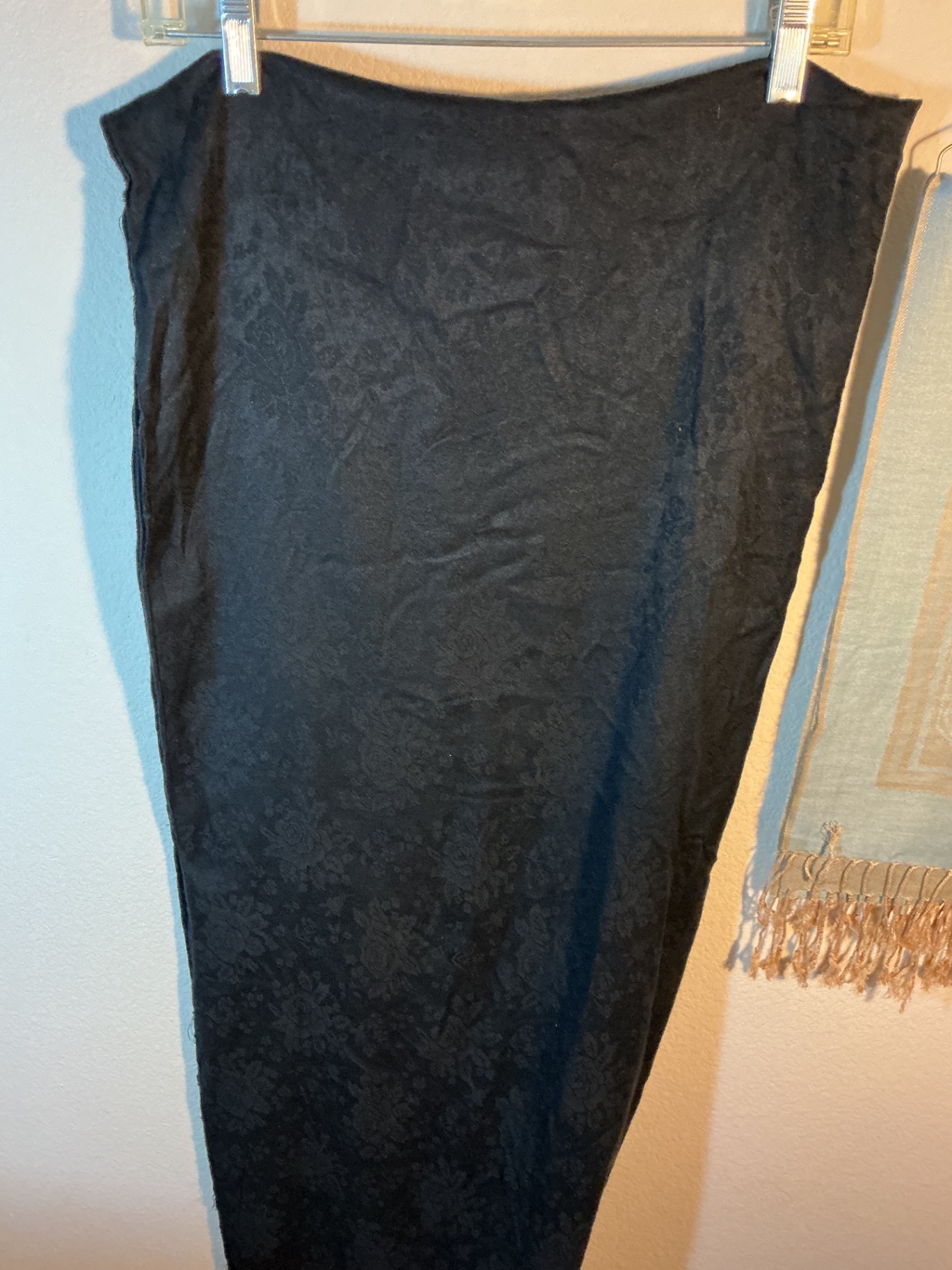 4 warm shawls - image 3 of 4