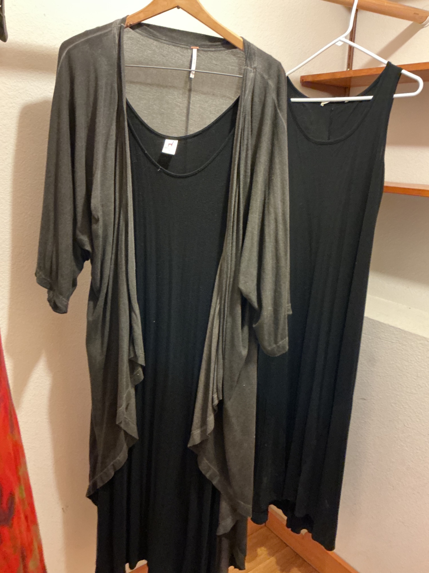 Sleeveless long dresses - image 5 of 6