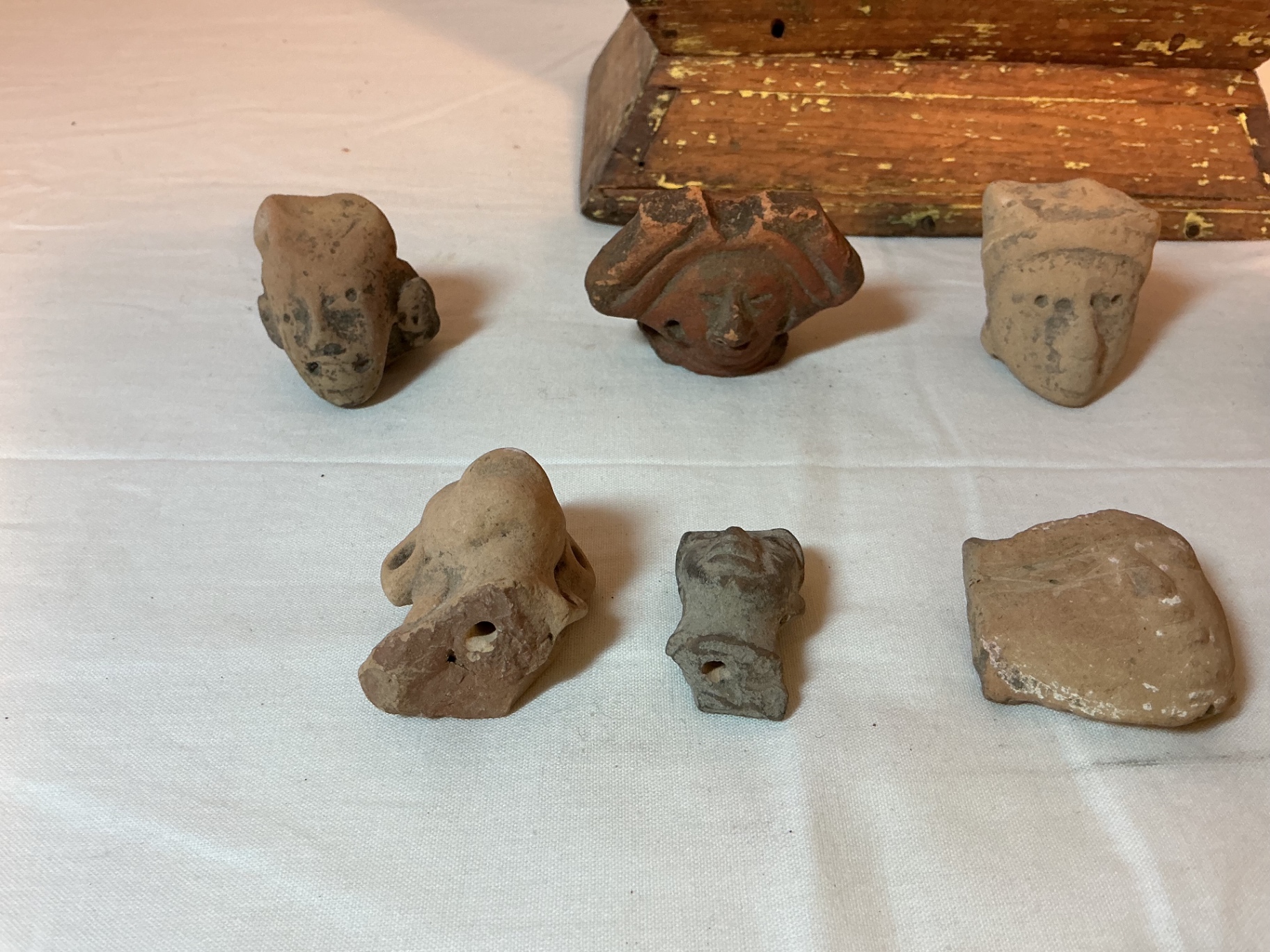 Pre-Columbian Aztec Terra Cotta Figures, wooden box - image 2 of 4