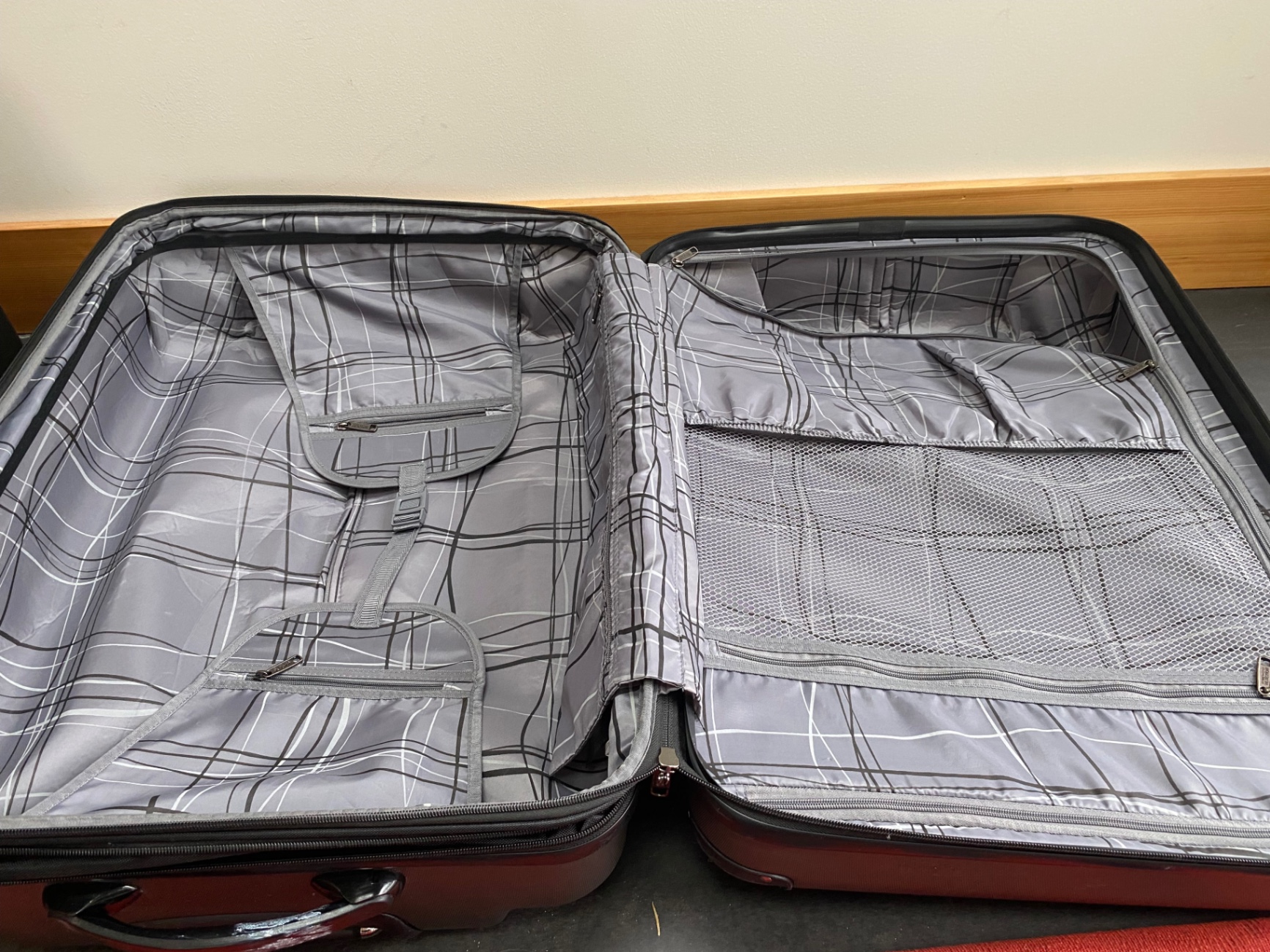 Hard and Soft Luggage - image 4 of 6