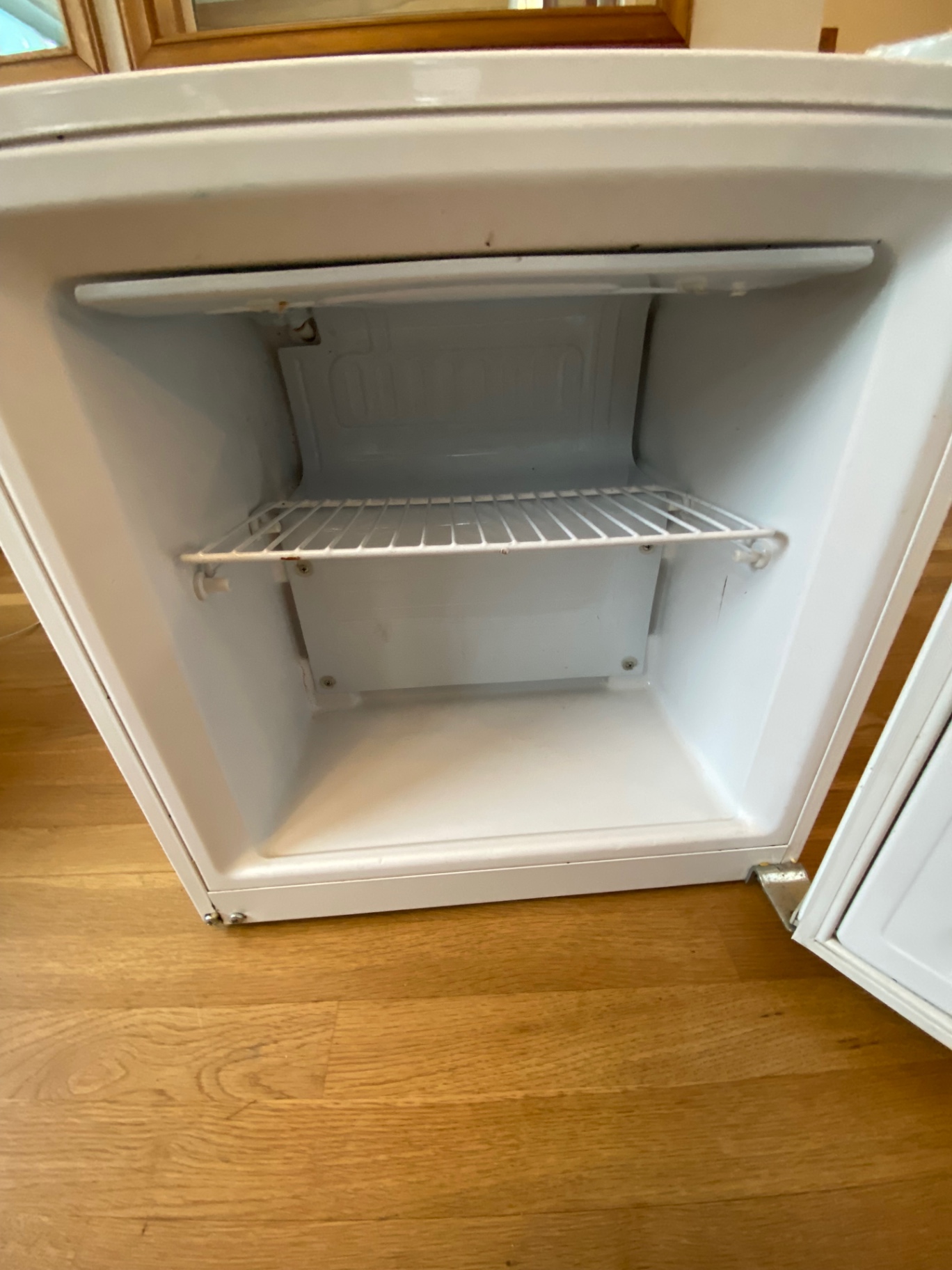 White Mini-Freezer from Haier - image 5 of 8