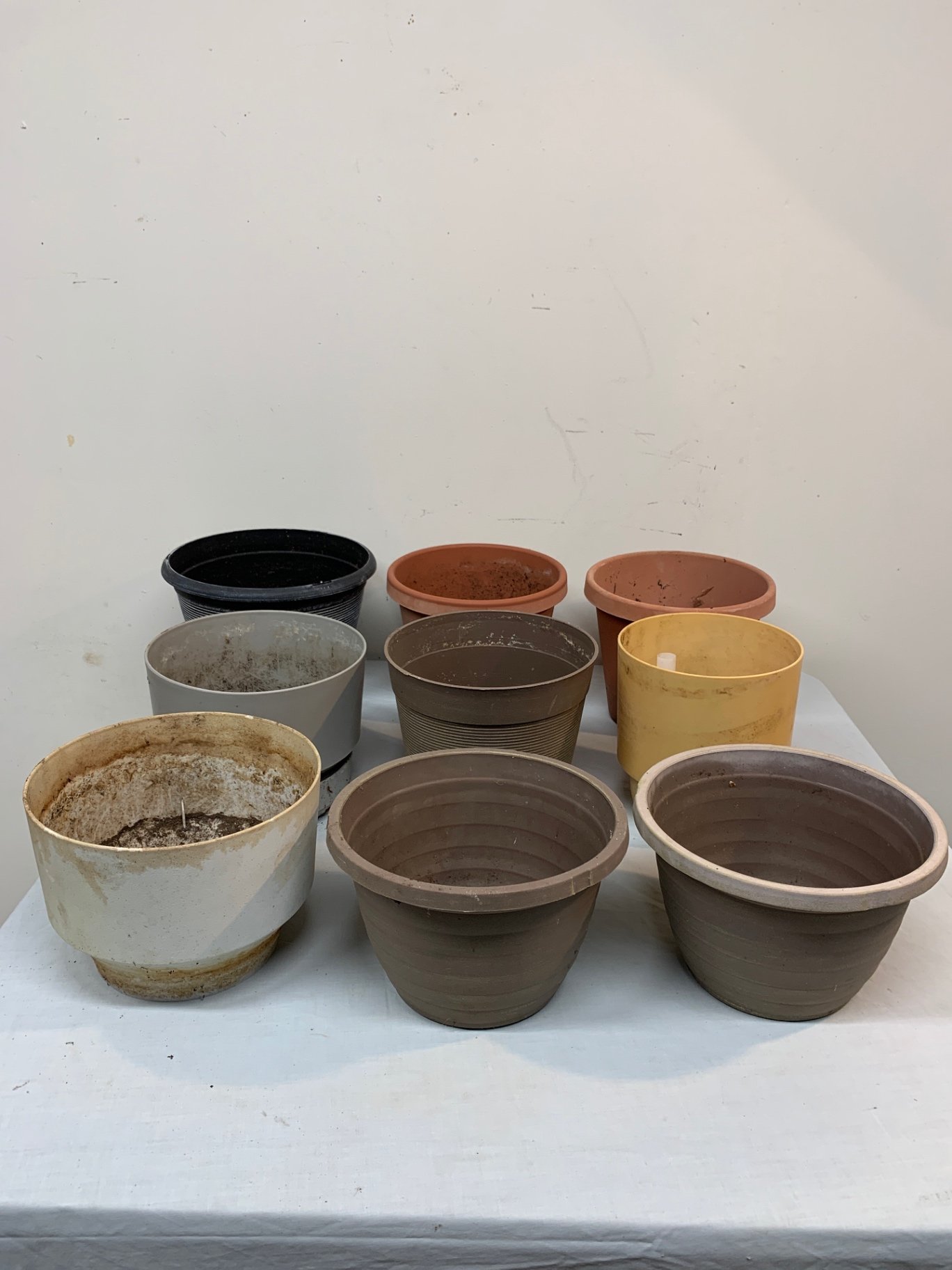 Assorted Plastic Pots - image 3 of 8