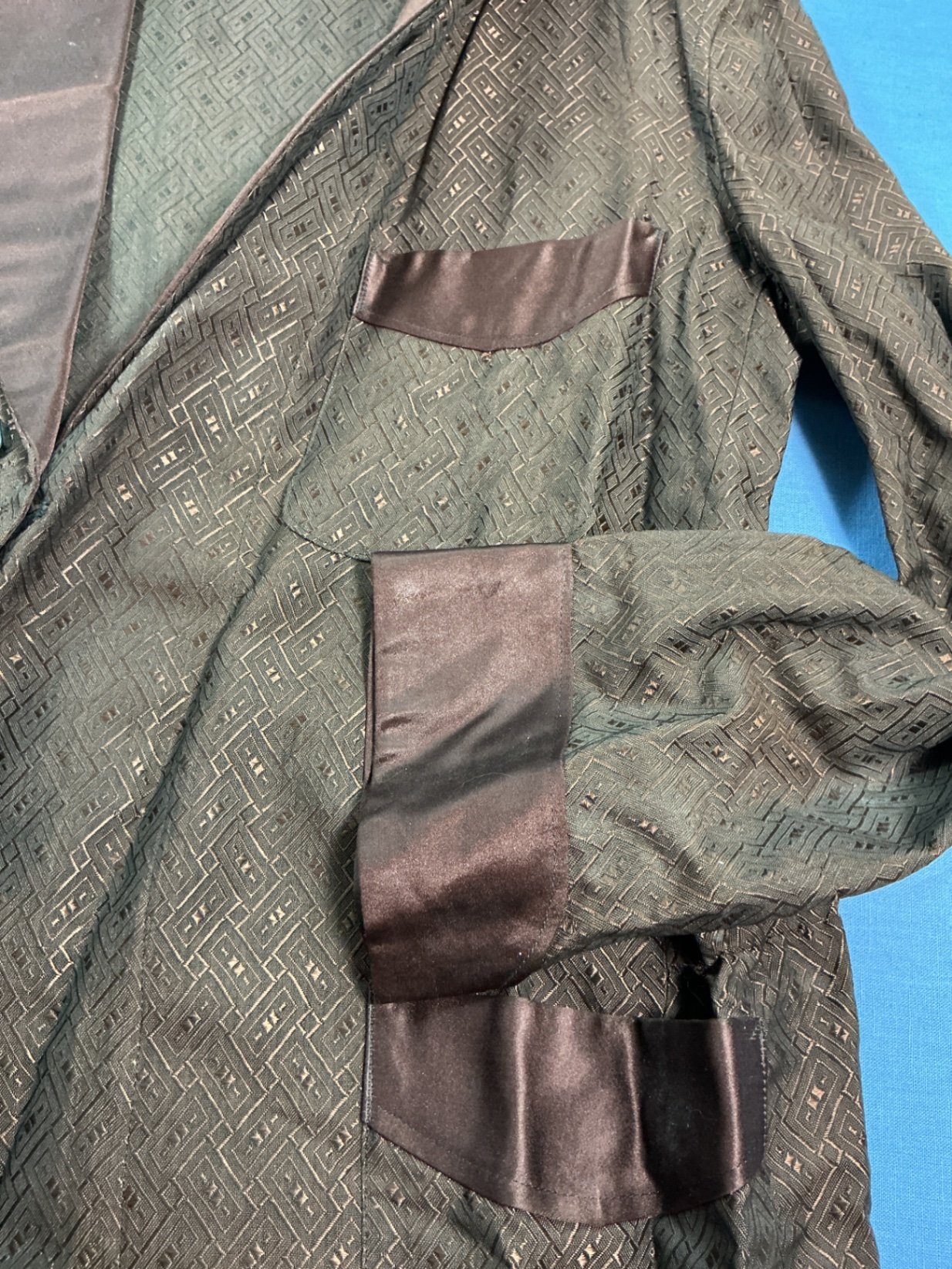 Vintage Men’s Tux, satin smoking jacket - image 6 of 7