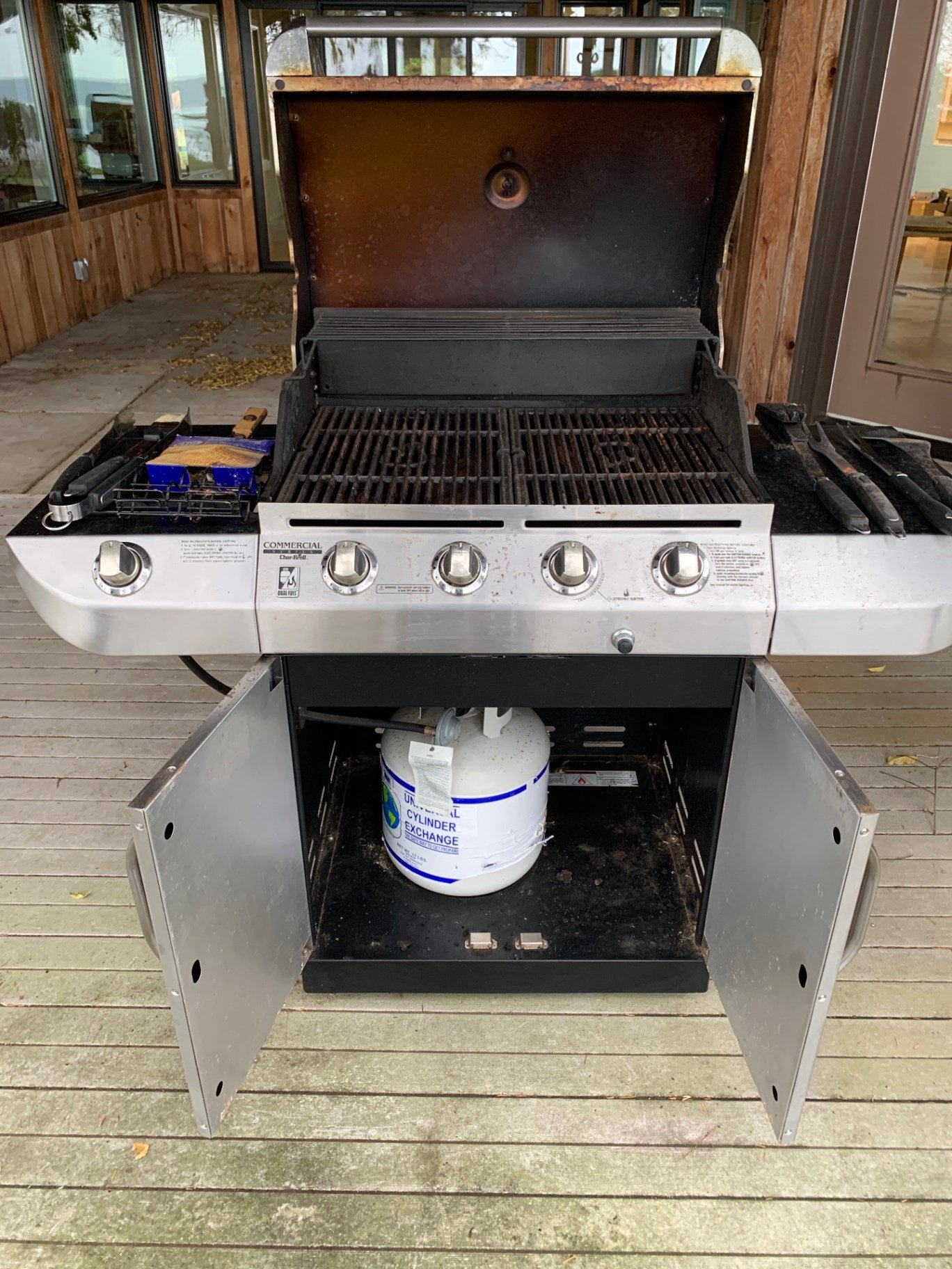 Commercial Char-Broil Gas Grill with Accessories - image 2 of 6