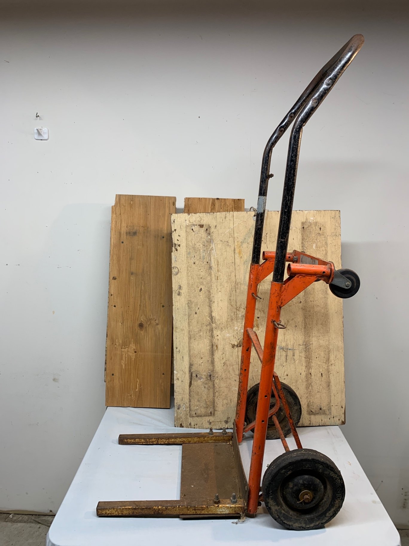 Hand truck and dollies  - image 1 of 5