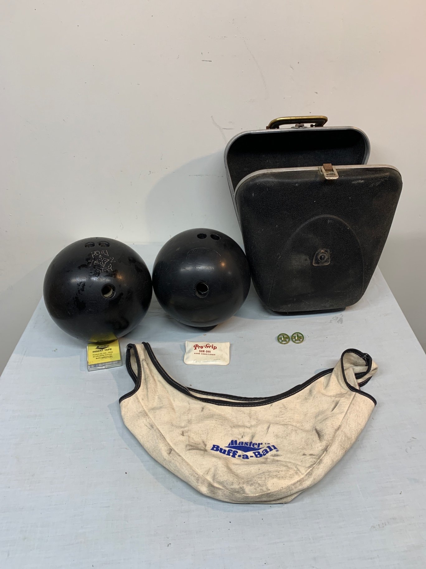 Bowling balls with carrying case and Buff-a-Ball bag - image 1 of 3