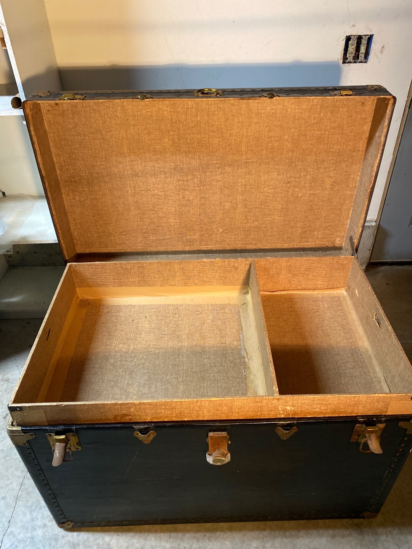 Vintage Travel or Storage Trunk - image 6 of 8
