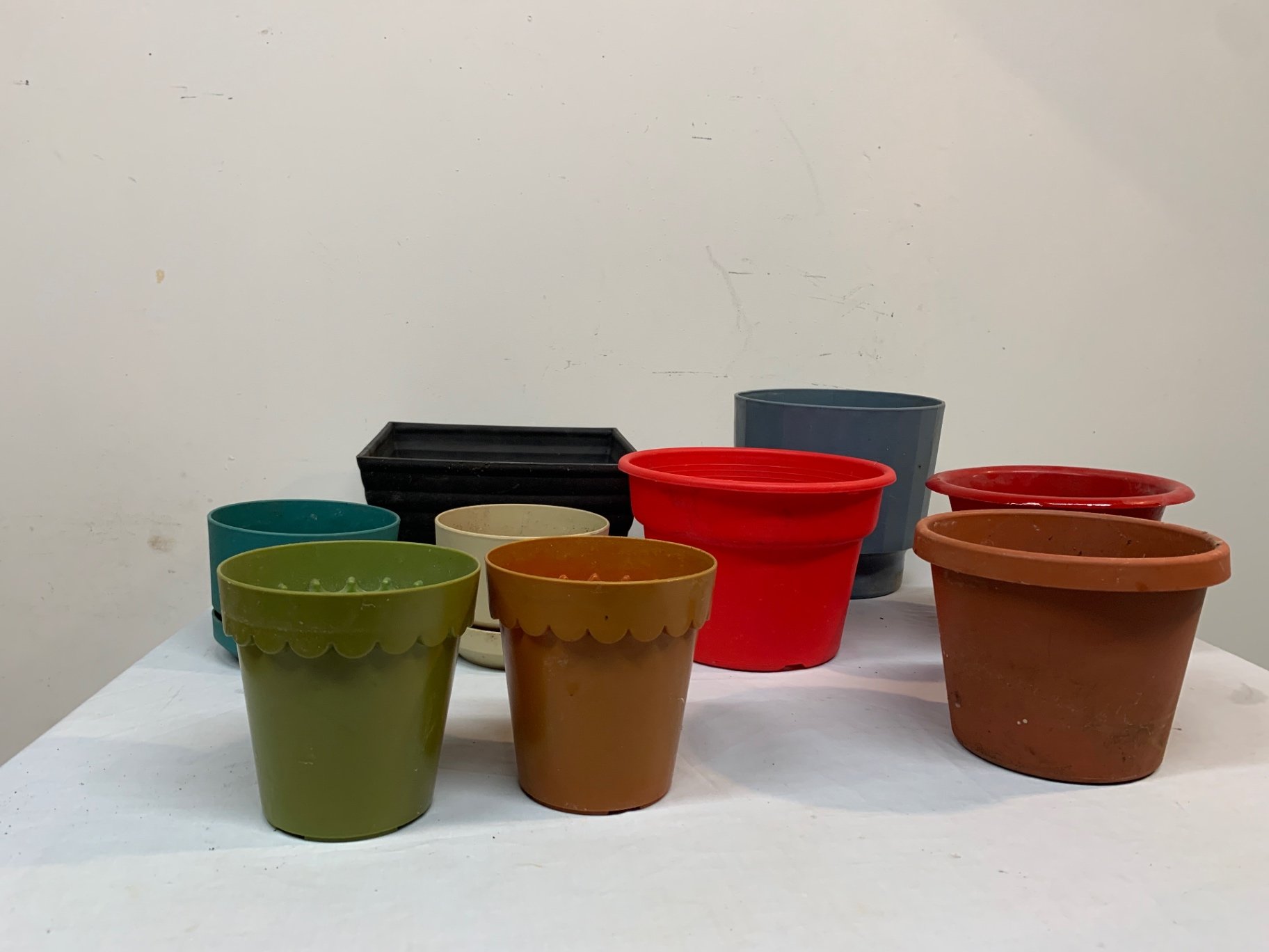 Assorted Plastic Pots - image 6 of 8
