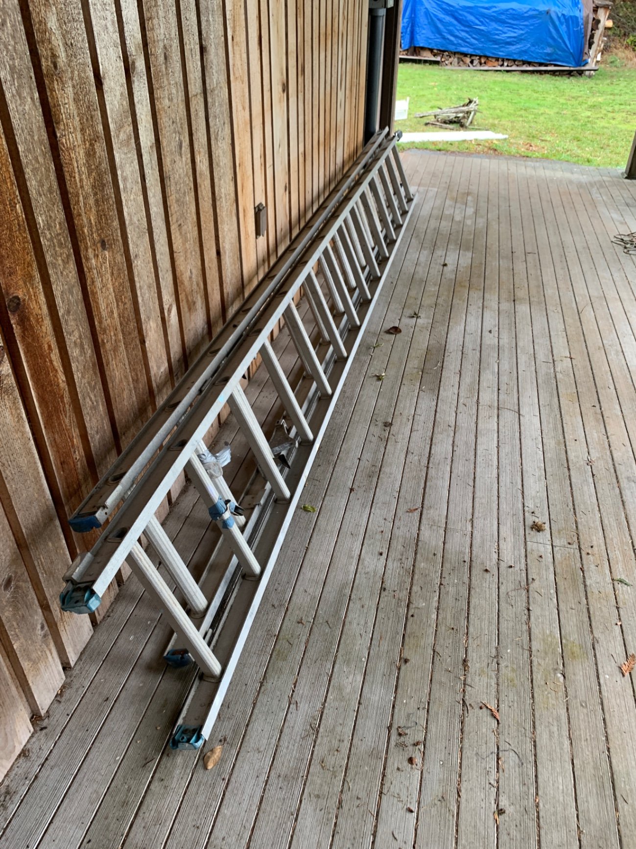Aluminum extension ladder - image 3 of 3