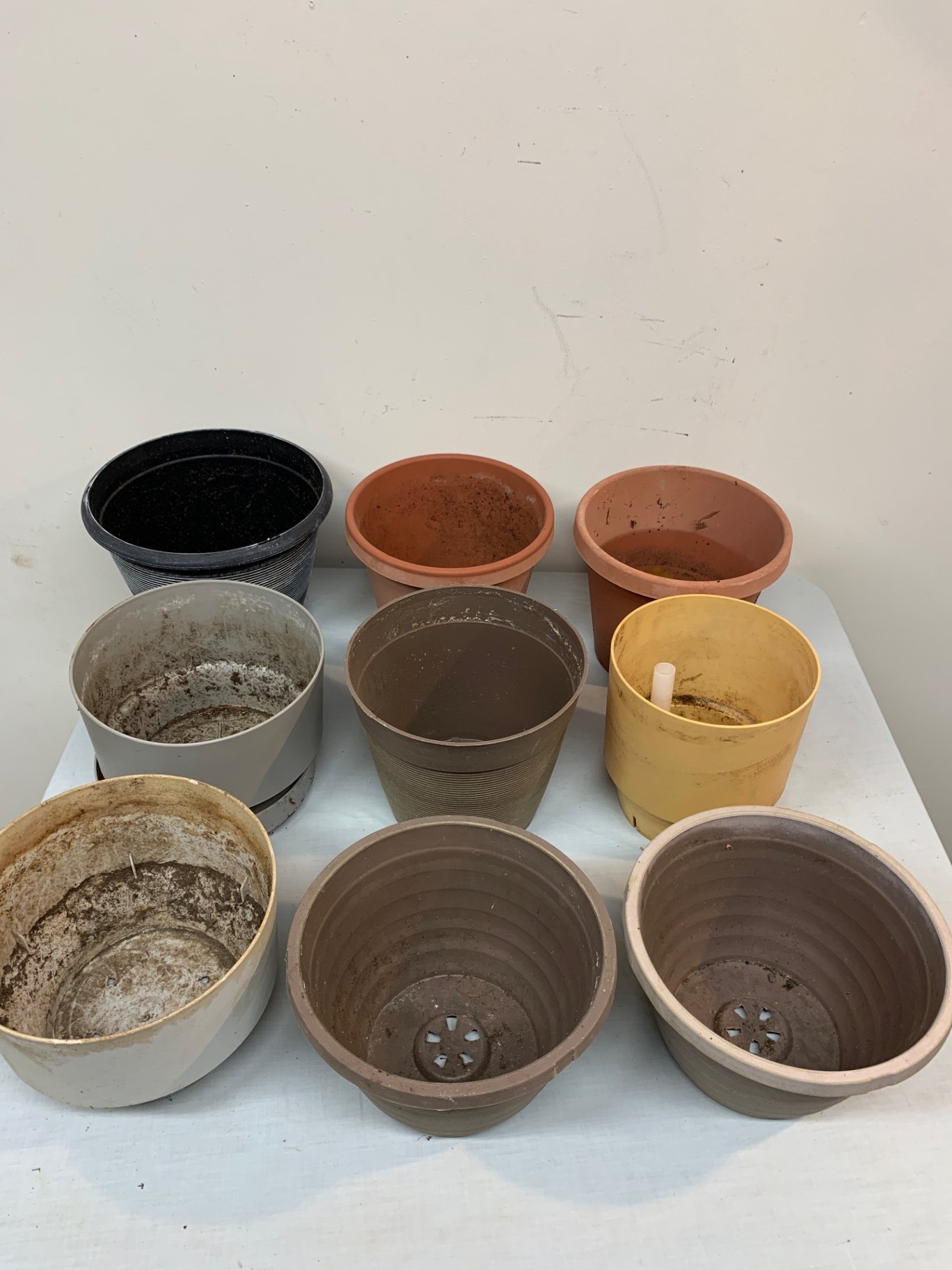 Assorted Plastic Pots - image 4 of 8