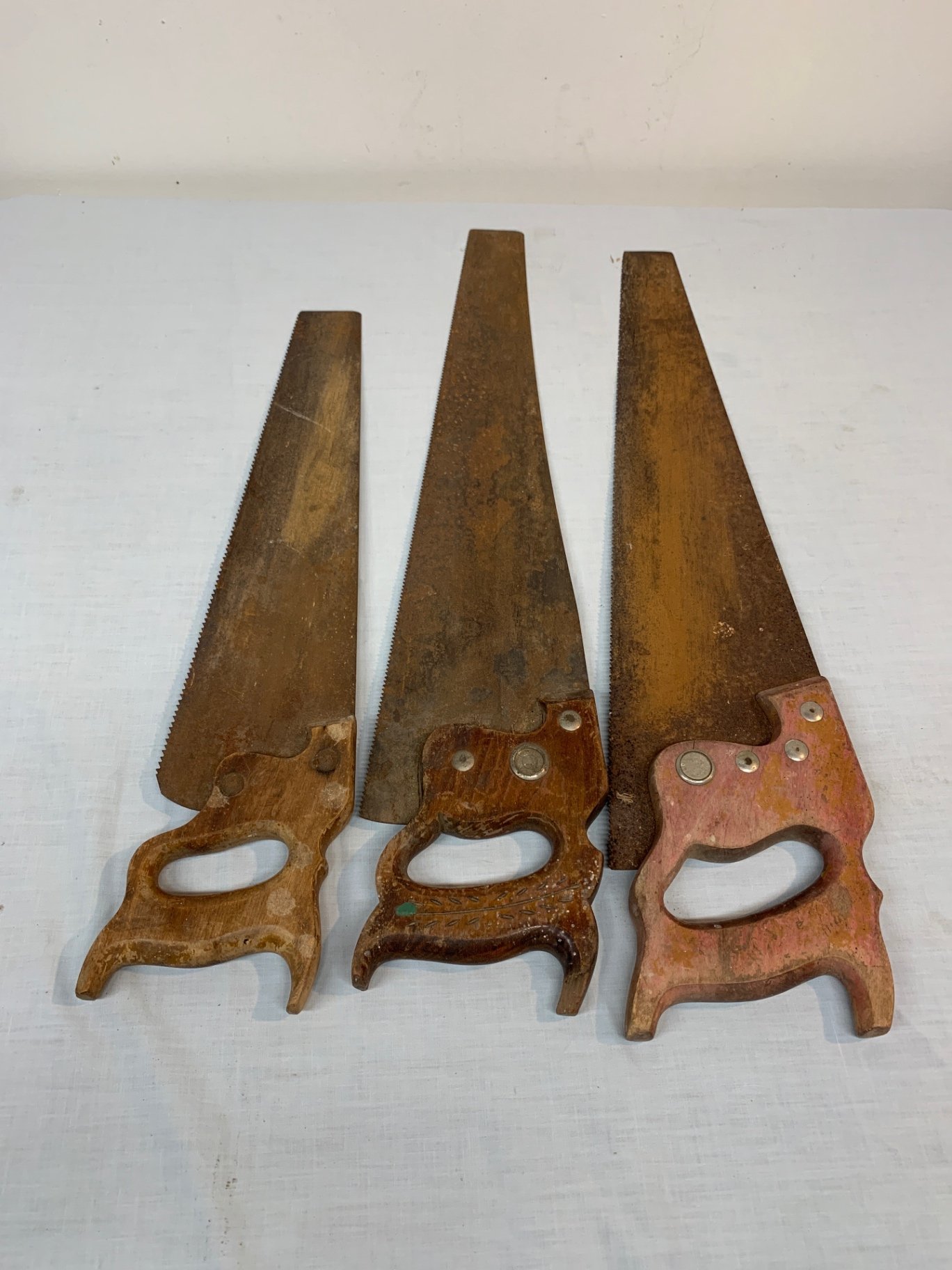 Handsaws, chisels and a planer - image 2 of 5