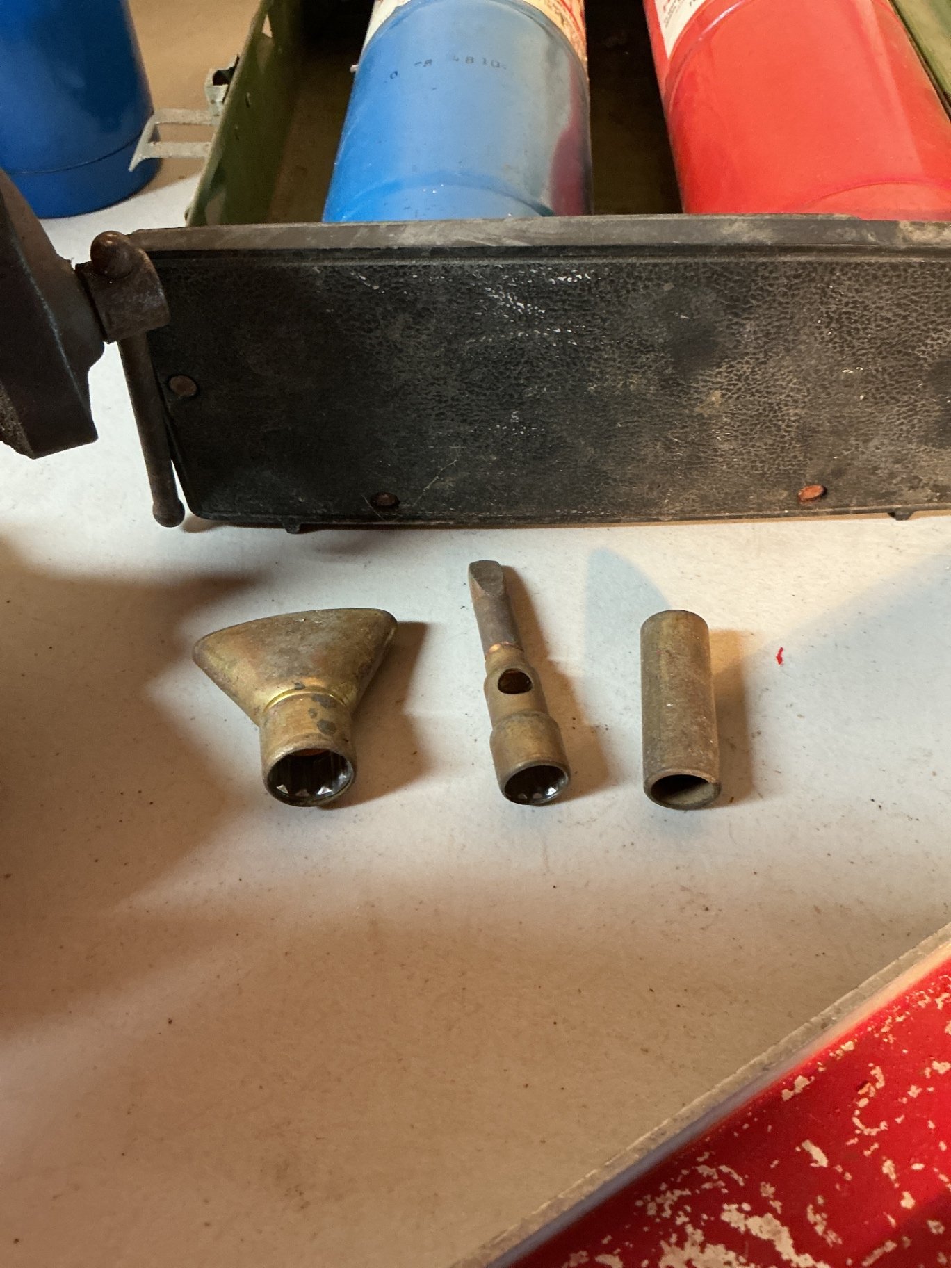 Workshop tools and hardware - image 3 of 4