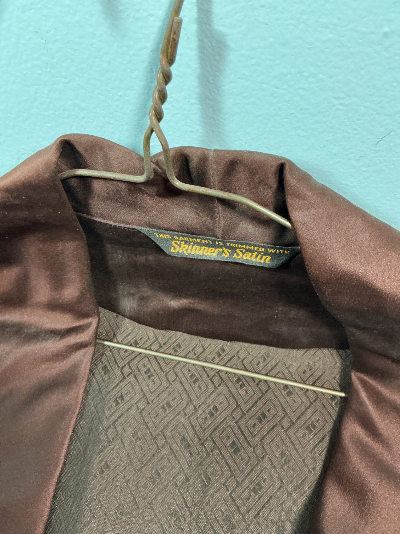 Vintage Men’s Tux, satin smoking jacket - image 7 of 7