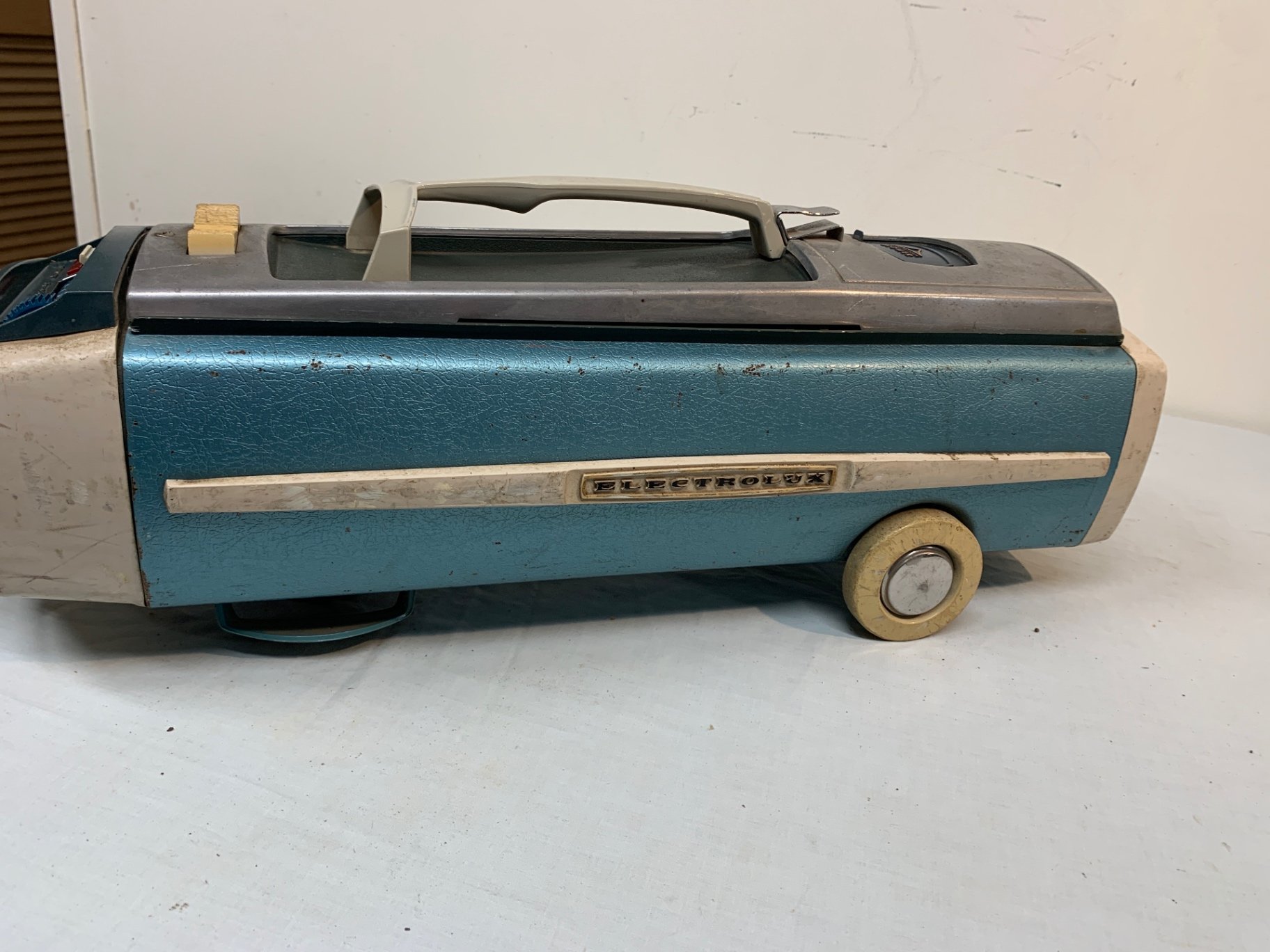 Vintage Electrolux vacuum cleaner with attachments and bags - image 2 of 6