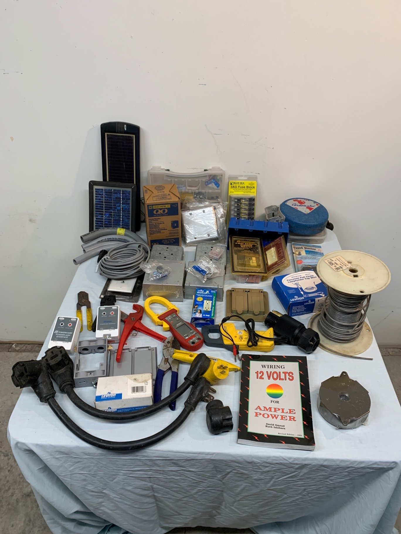 Electrical Items - image 1 of 7